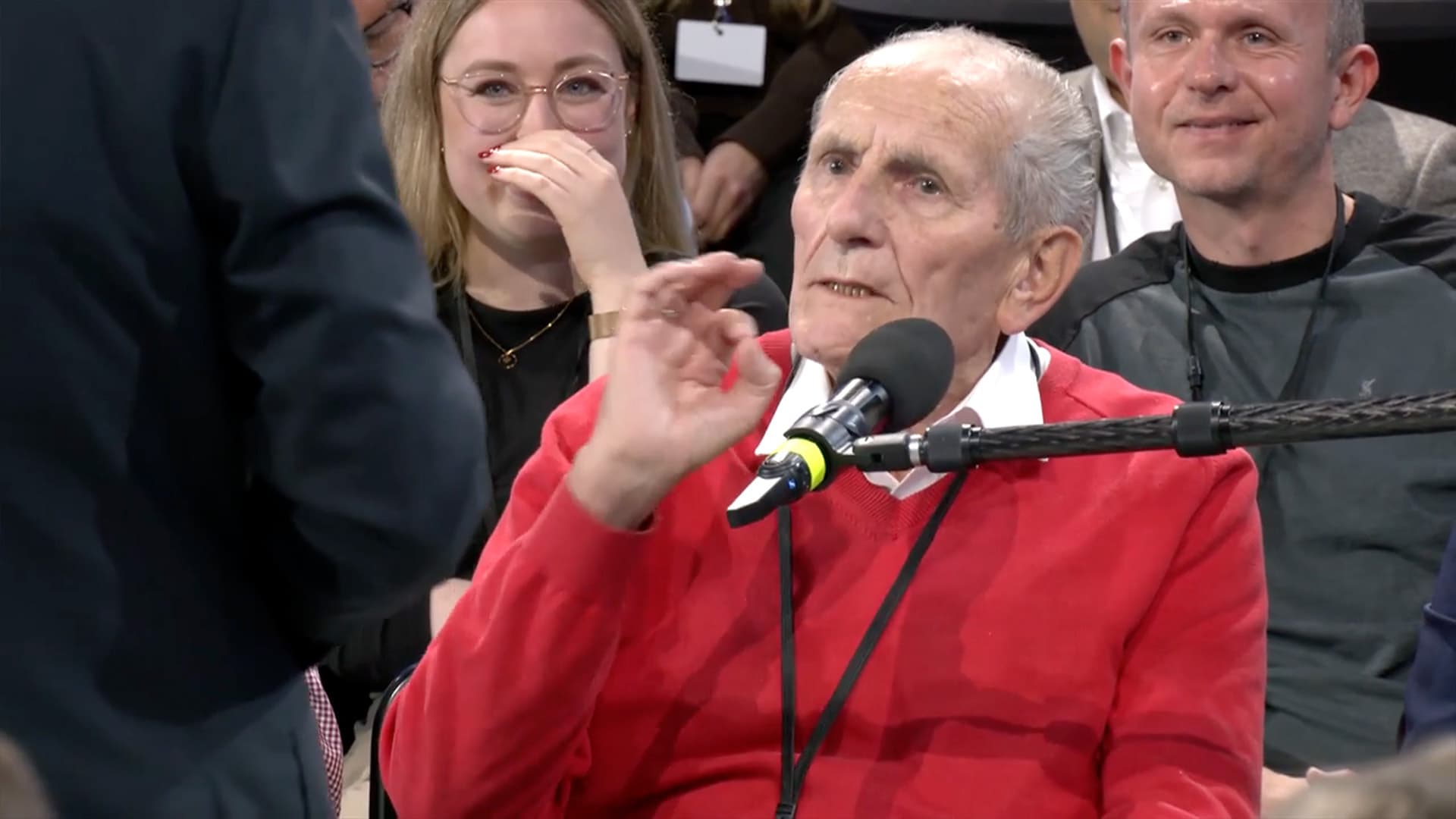 Rentner sagt es Scholz ins Gesicht: „Man nennt Sie die dümmste Regierung der Welt!“