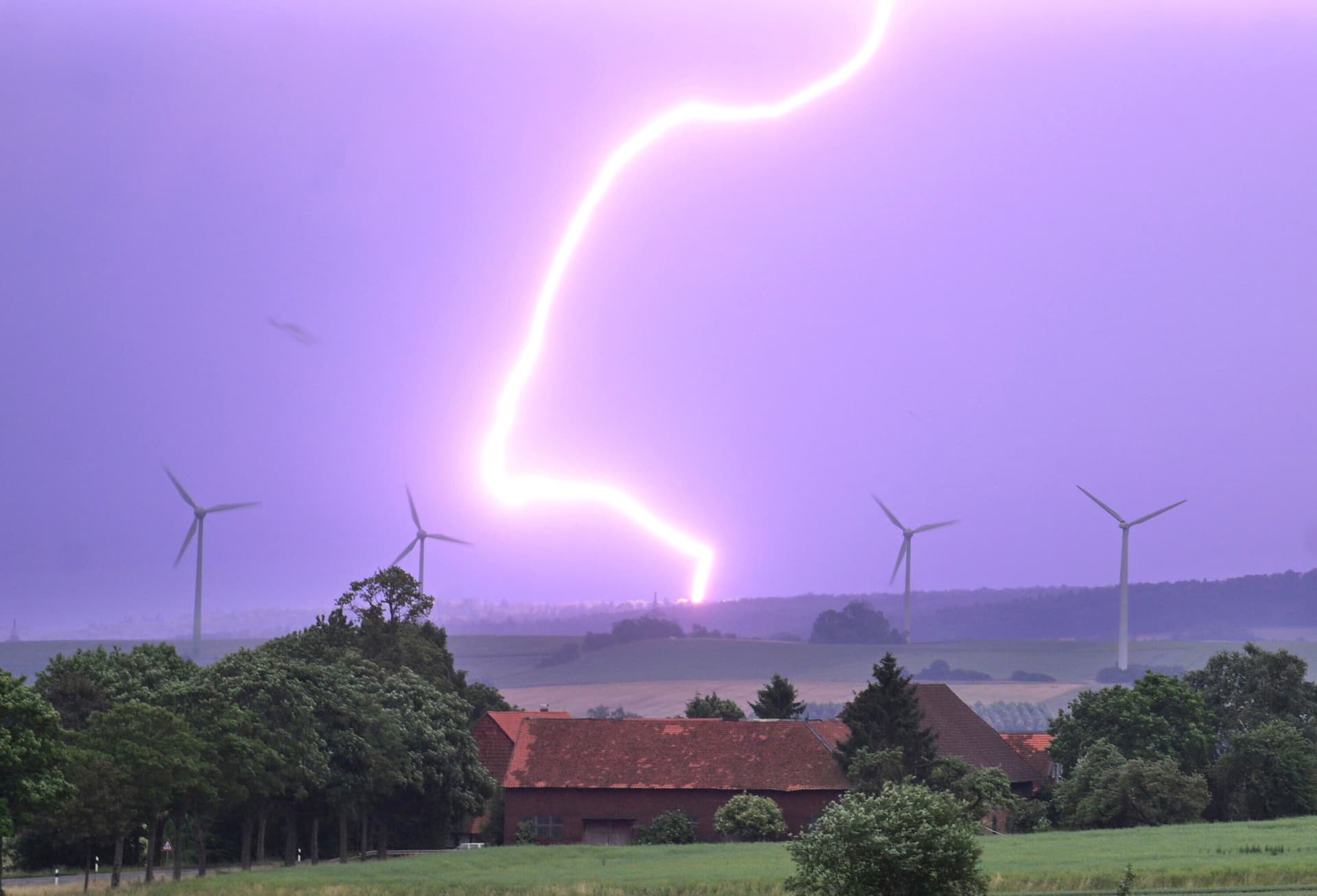 Tornado-Gefahr: Tief Lambert tobt durch Deutschland