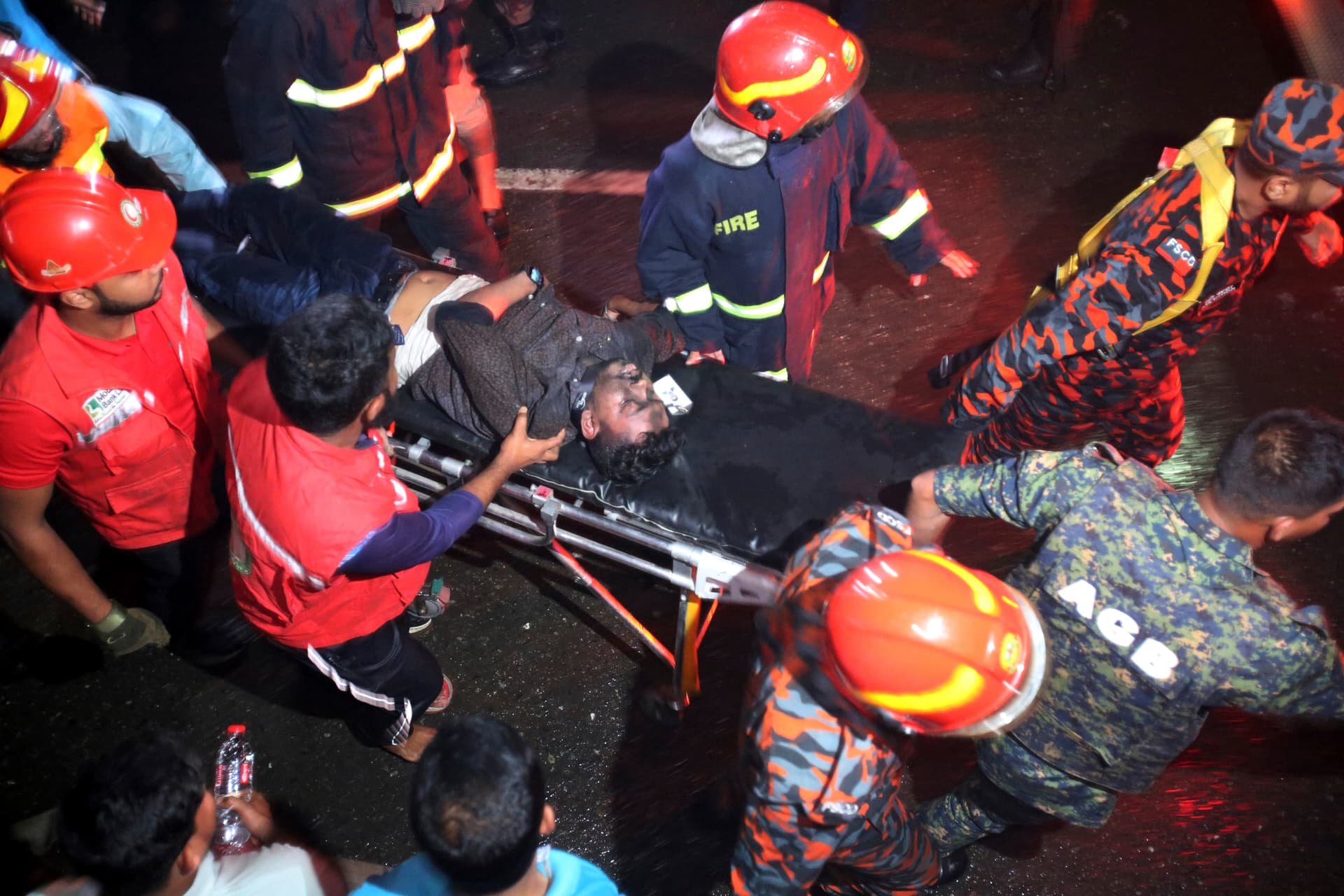 Mindestens 44 Tote bei Brand in Einkaufszentrum in Bangladesch