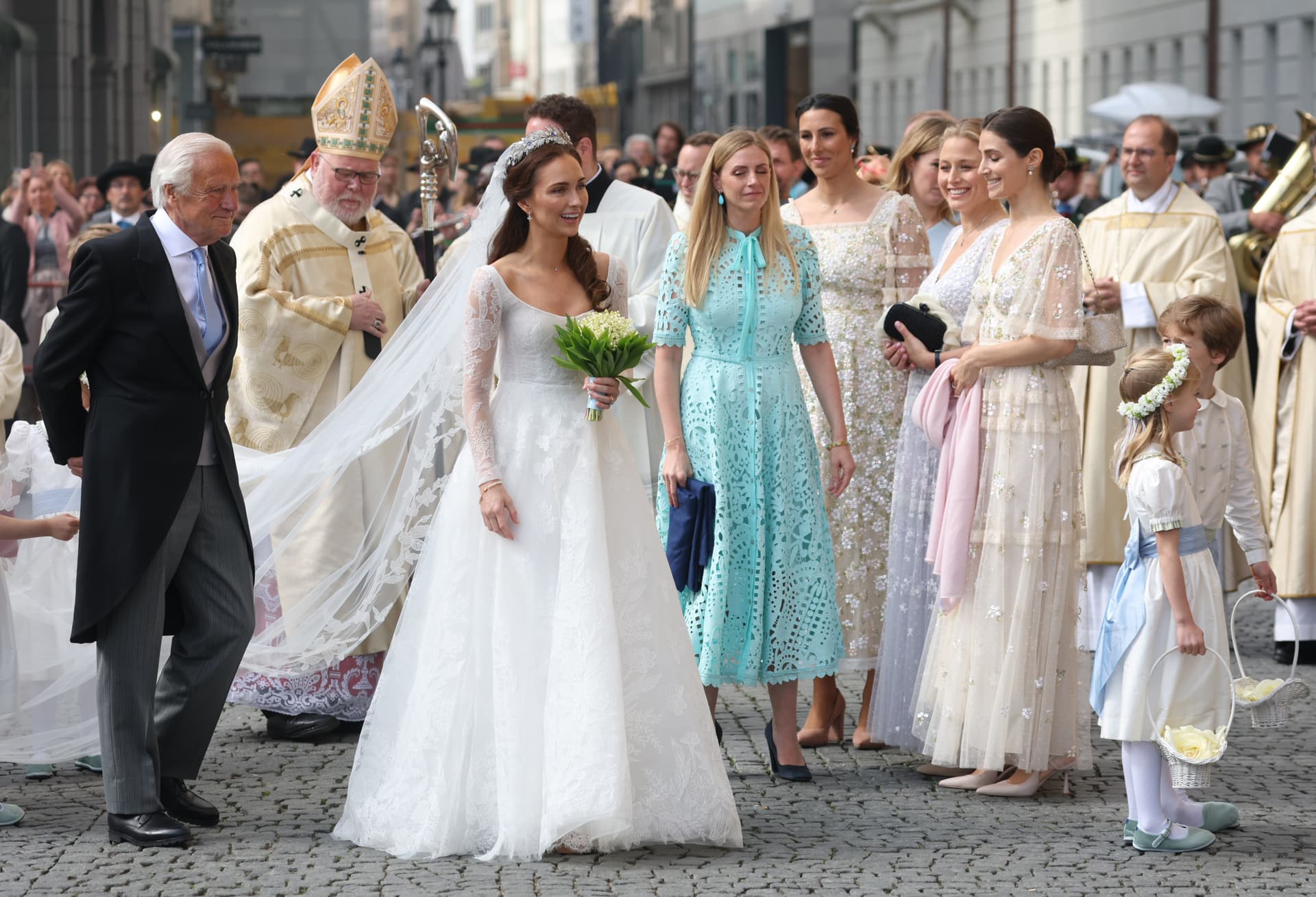 Die deutschen Royals feiern! Traum-Hochzeit mit Schreck-Moment in Bayern