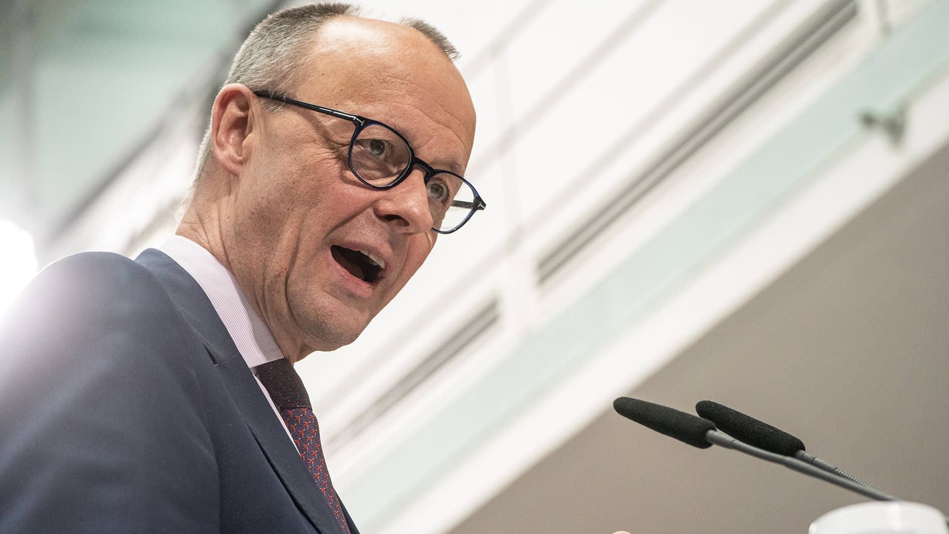 Union fordert von Scholz Sofortprogramm für die Wirtschaft: Überstunden steuerfrei! Weniger Sozialabgaben! Steuern für Firmen runter!