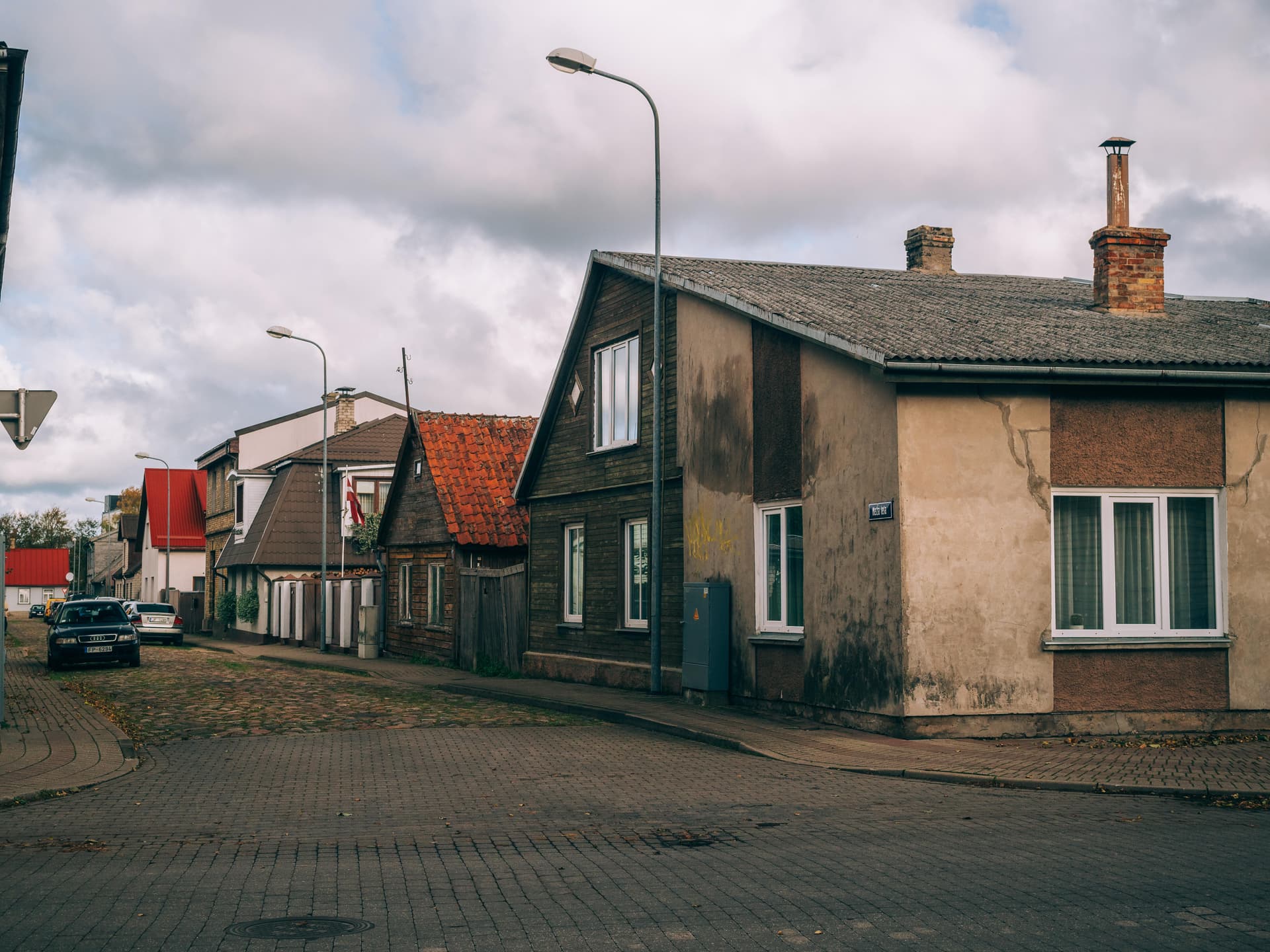 Der EU-NGO-Komplex: 1,1 Millionen Euro Steuergeld, damit in Lettland „vulnerable Konsumenten“ ihre Häuser sanieren können