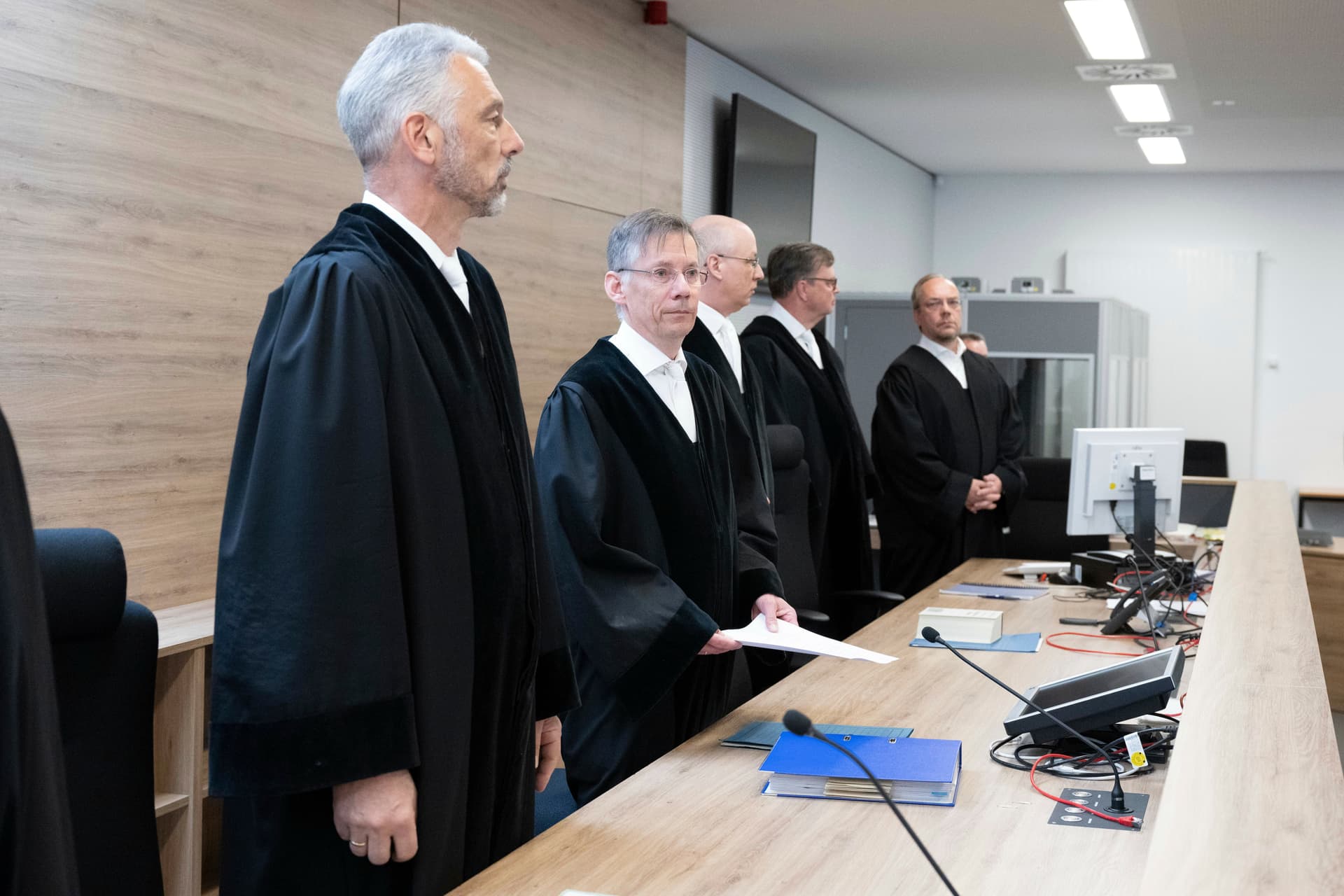 Richter irritiert mit Aussage: Gewalttaten von Linktsterroristin Lina E. mit „achtenswertem Motiv“
