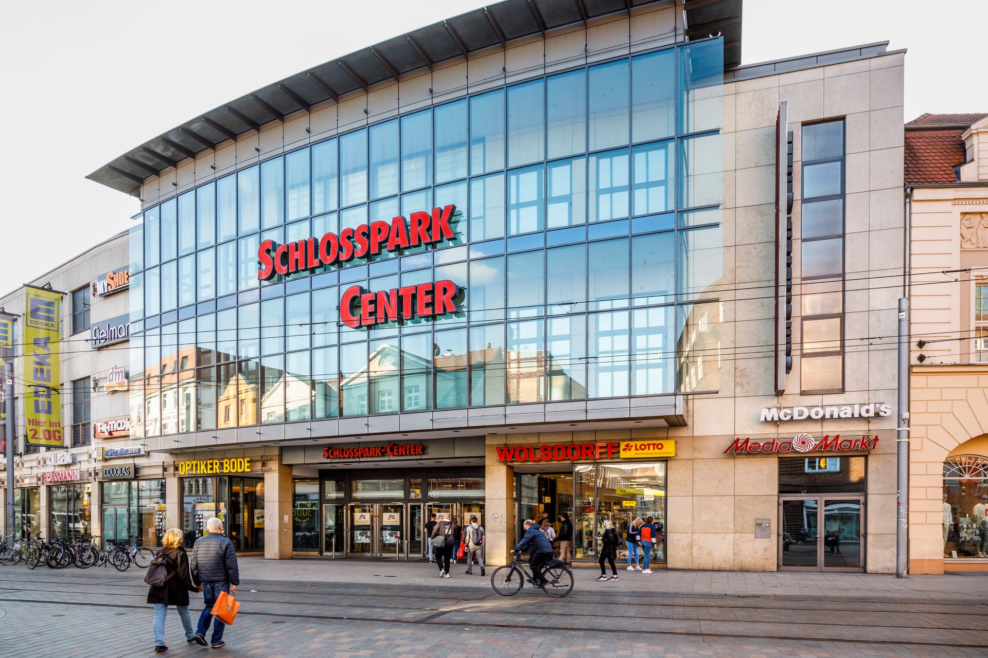 Während Gegen-Rechts-Demos liefen! Afghane (17) stirbt nach Messer-Attacke in Schwerin