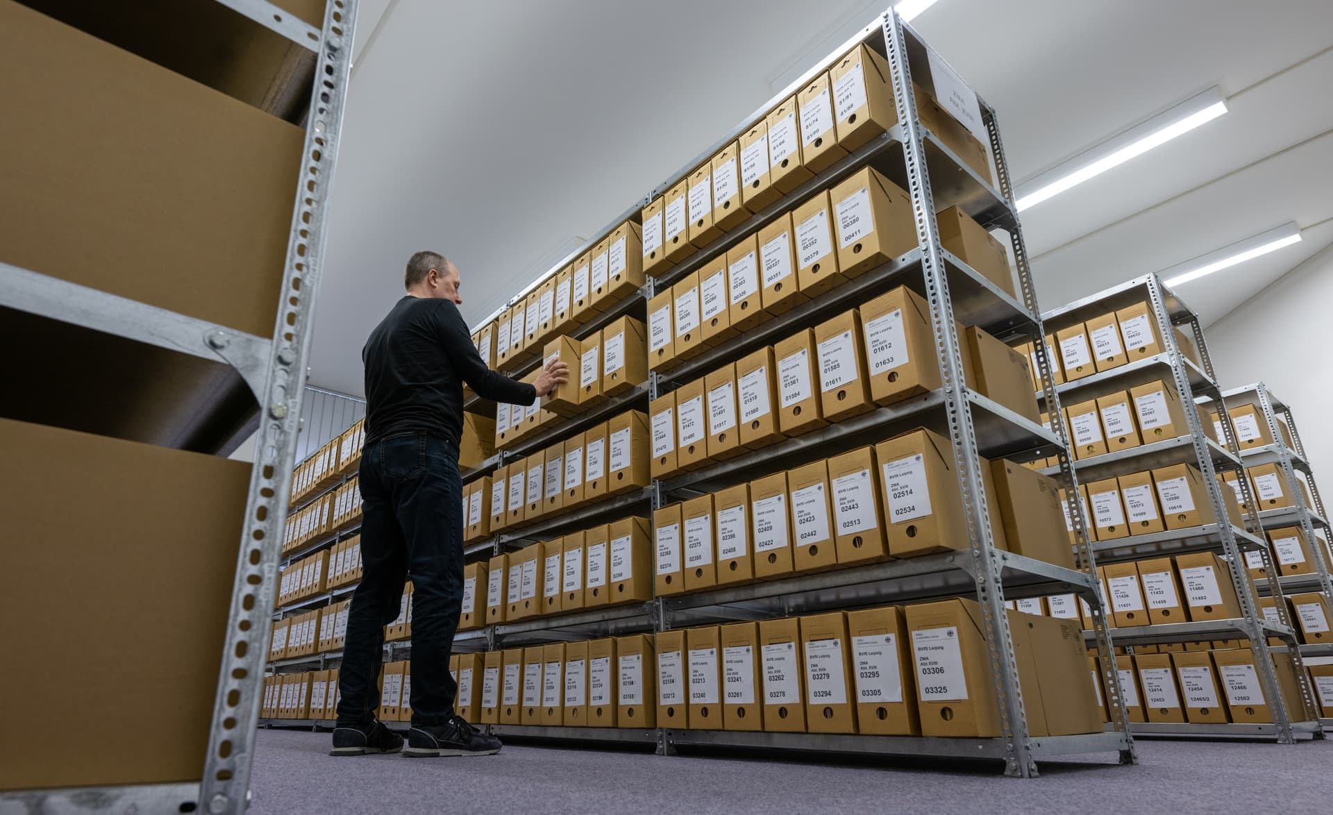 Verfassungsschutz zahlte wohl Millionen an Stasi-Agenten