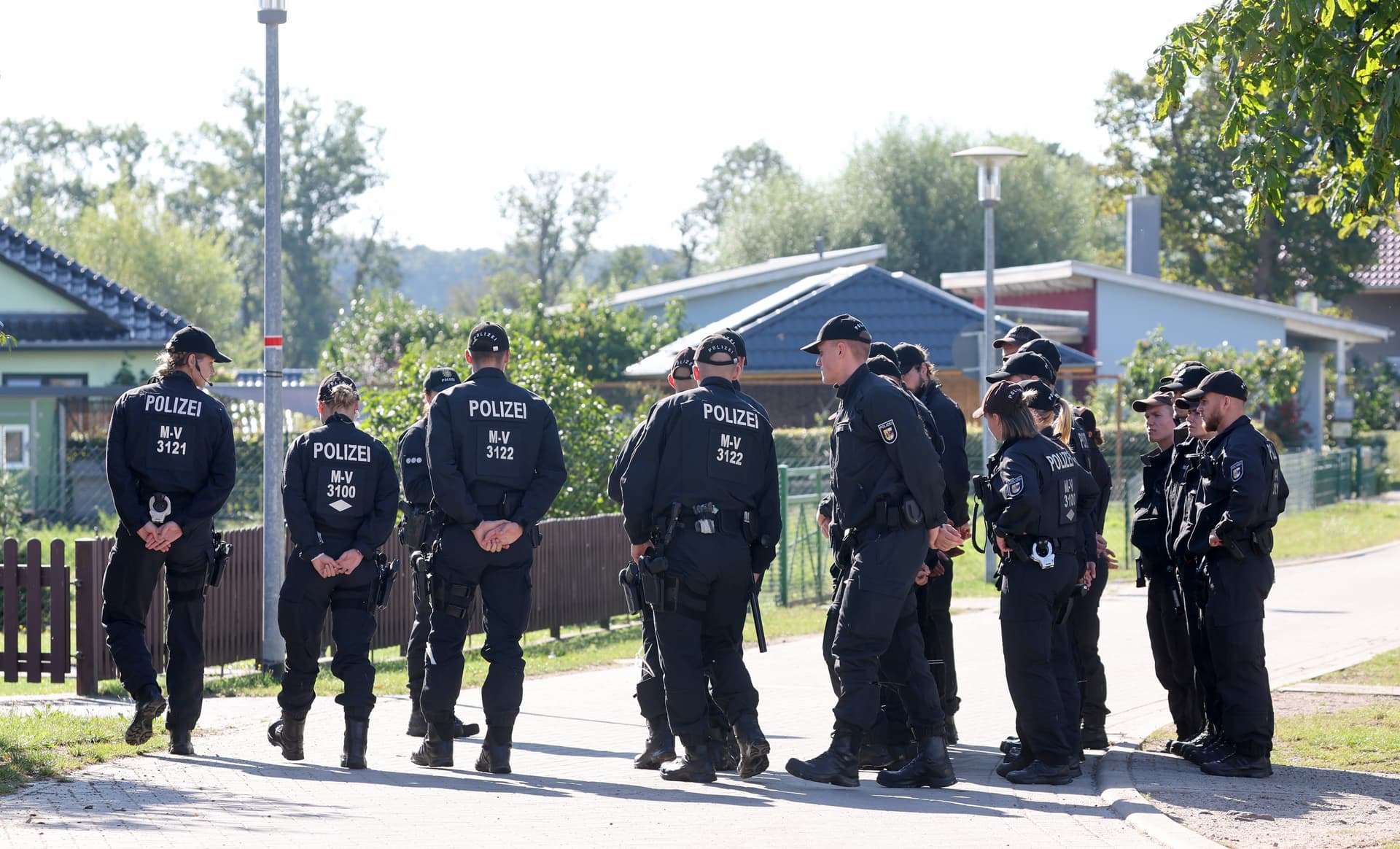 Joel (6) wurde erstochen: Polizei prüft Messer, Anwohner hörten Streit