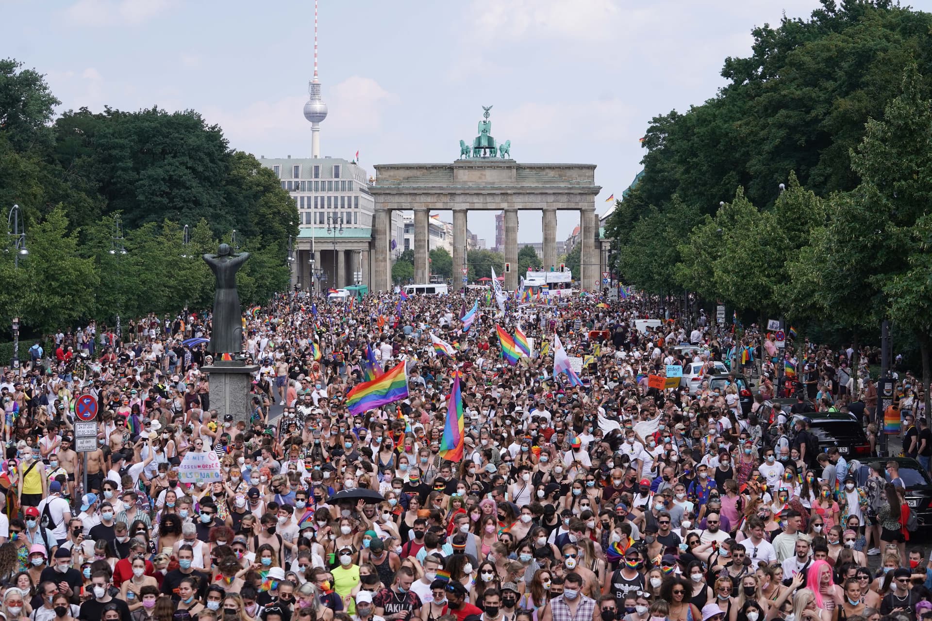 CSD in Berlin: Größte Lesben-, Schwulen- & Trans-Party der Republik