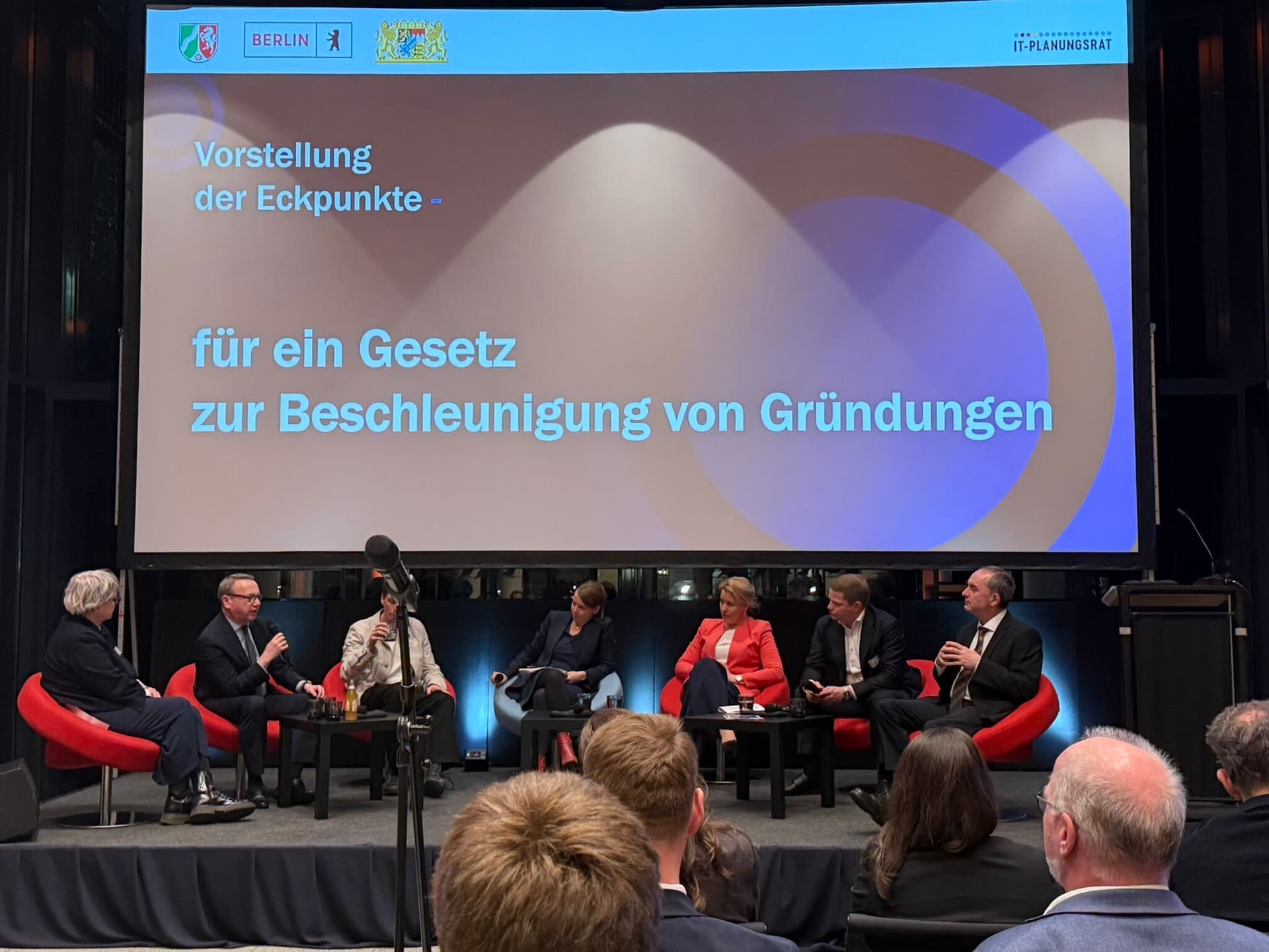 „Gründen in 24 Stunden“: Länder stellen Digitalisierungskonzept vor, ohne sich mit dem Bundesdigitalministerium abzusprechen