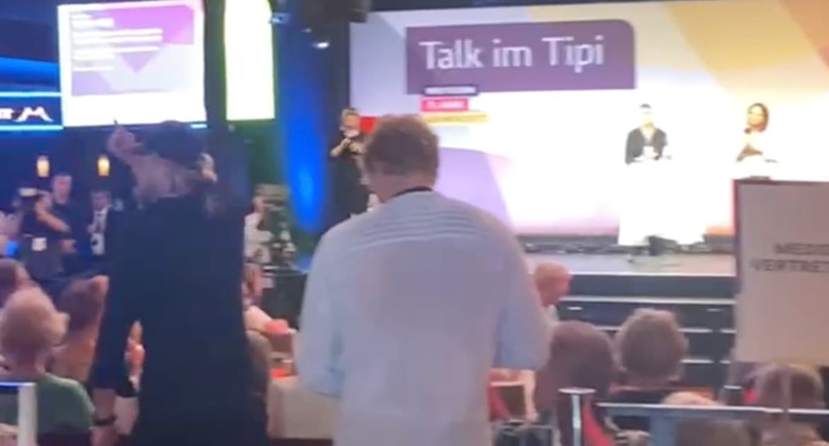 Stress beim Demokratiefest: Palästina-Aktivist stört Baerbock