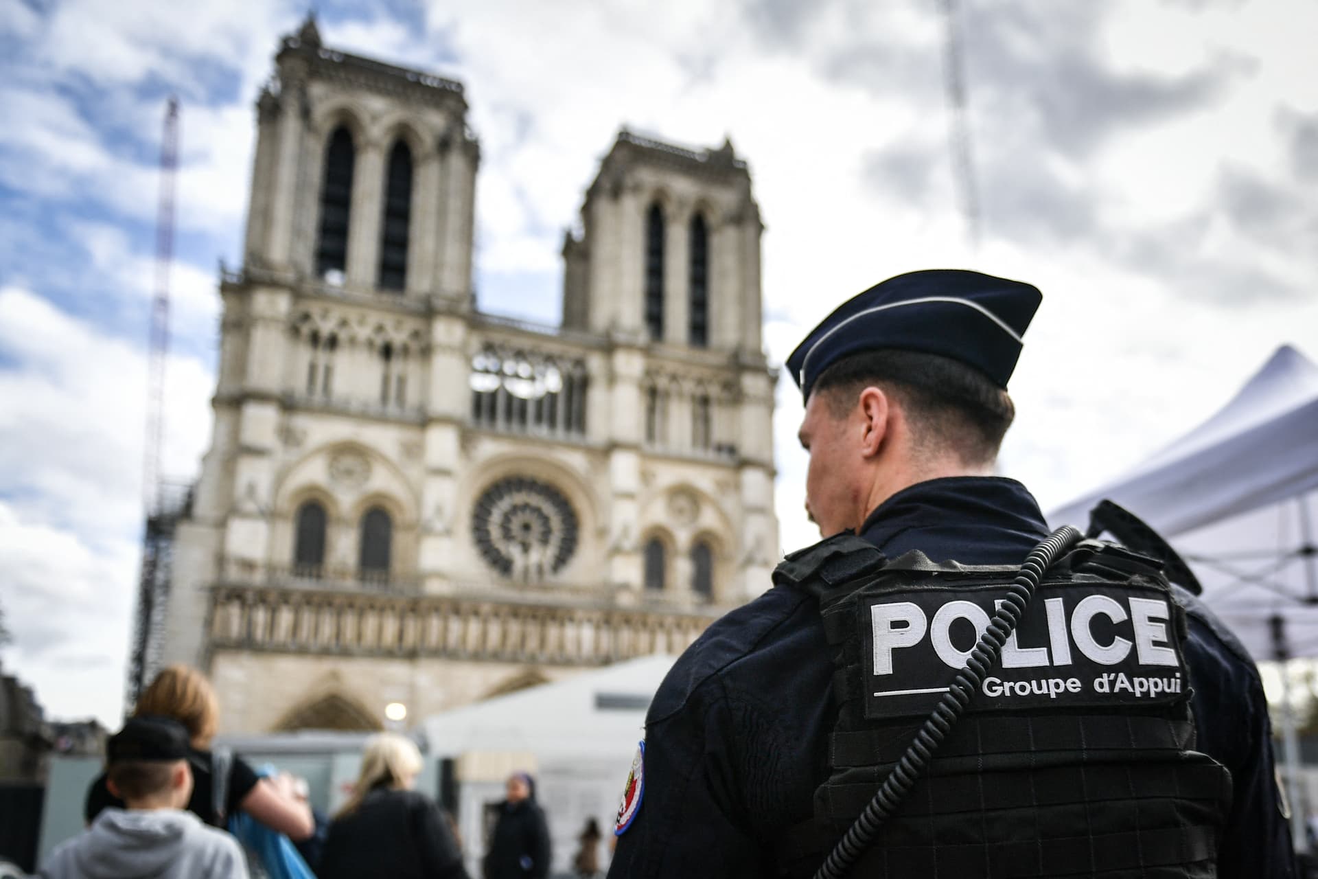 Frankreich: Höchste Terror-Warnstufe über Ostern, ISIS-Festnahme, Polizei soll alle Kirchen bewachen