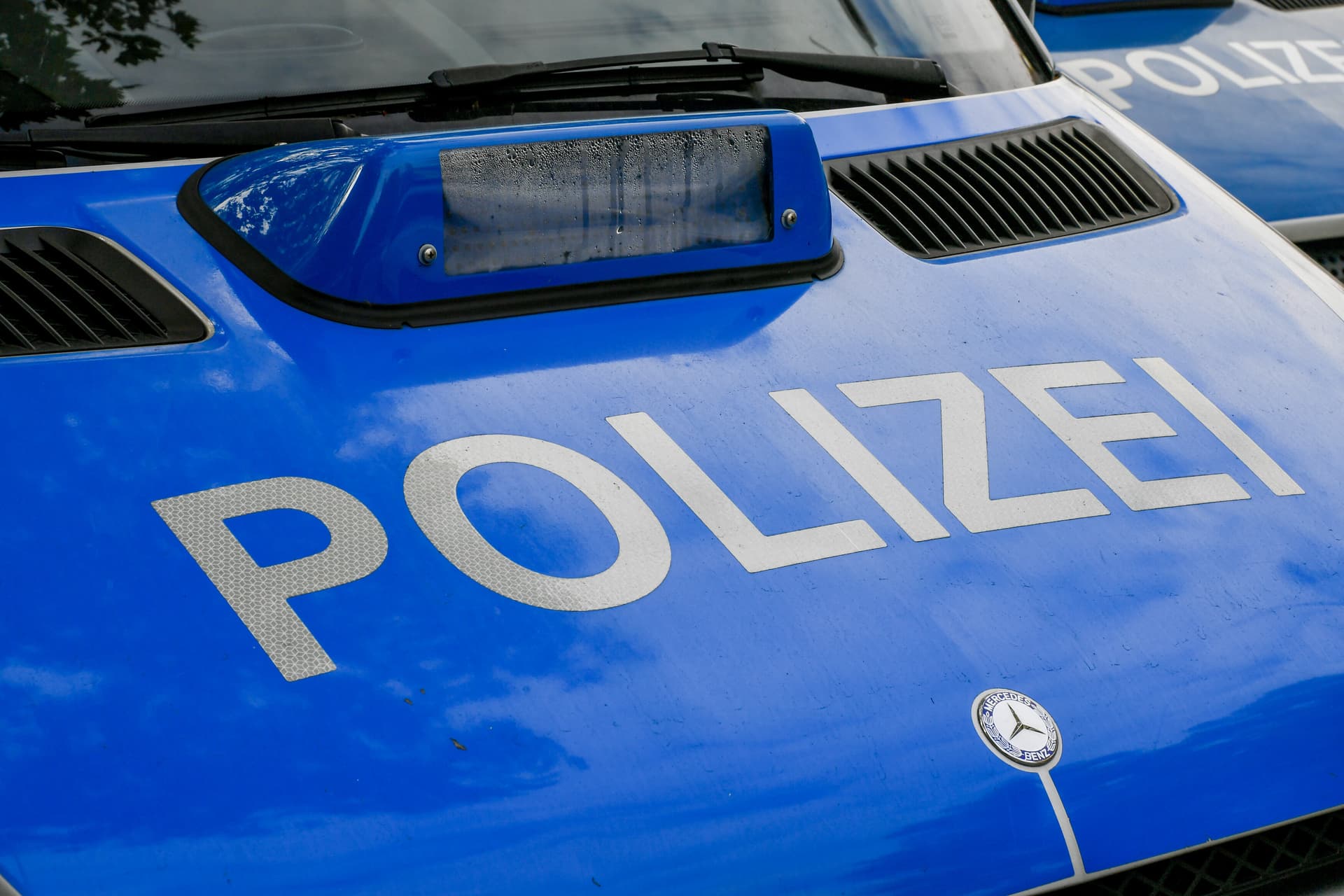 Er nahm sie in den Schwitzkasten und stach zu! Mann (48) versucht auf offener Straße, Ex-Partnerin (43) umzubringen