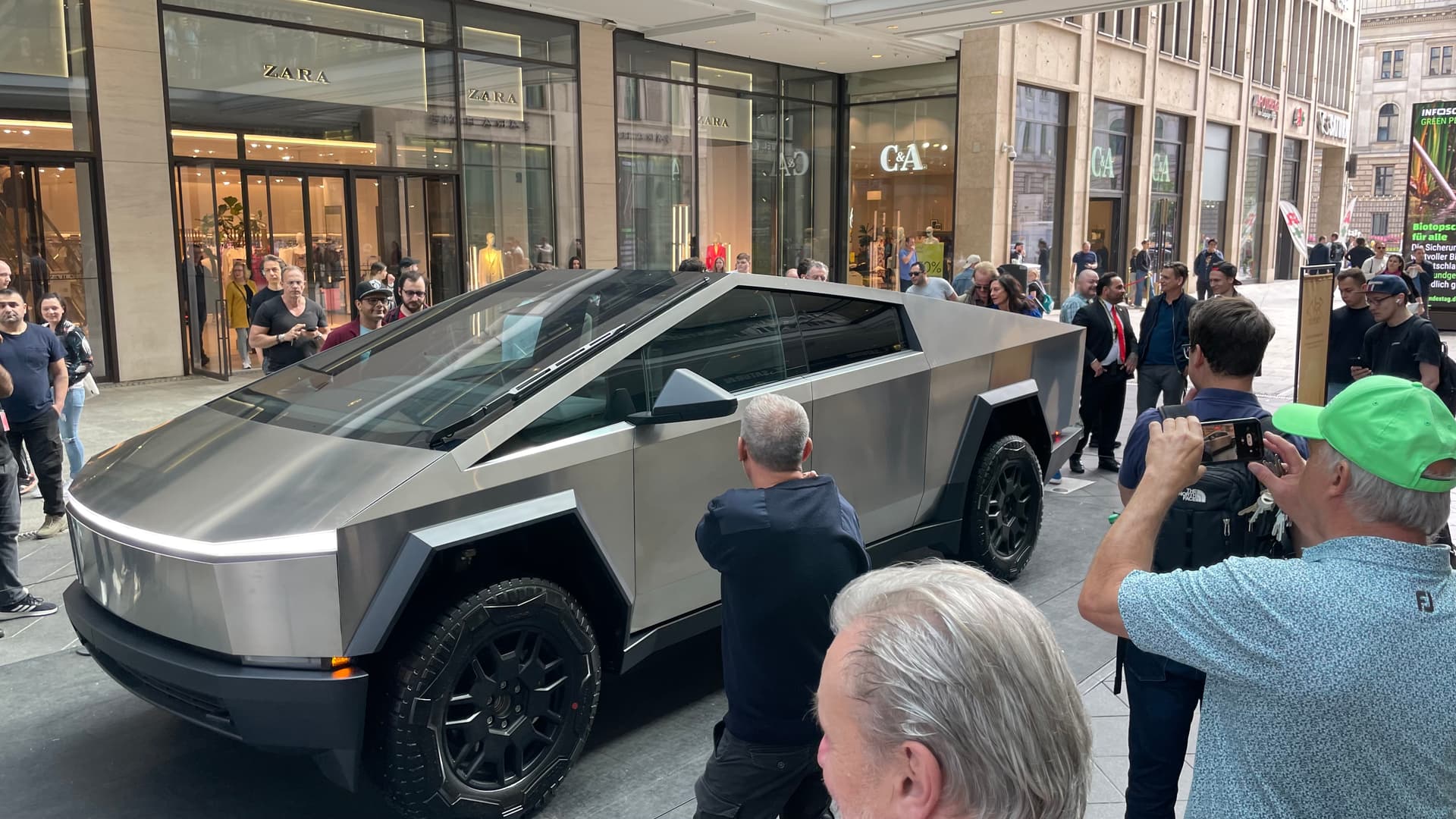 Die Odyssee beginnt in Berlin: Musk schickt Cybertruck auf Europa-Tour