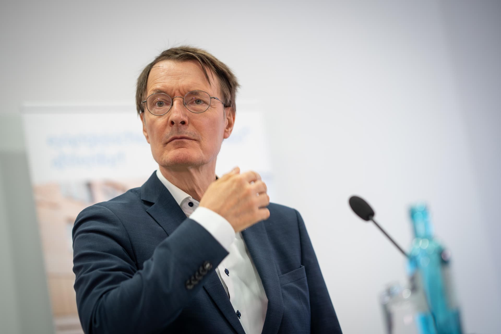 Ausländische Ärzte werden angeblich vertrieben: Lauterbachs erbärmliche Falschbehauptung