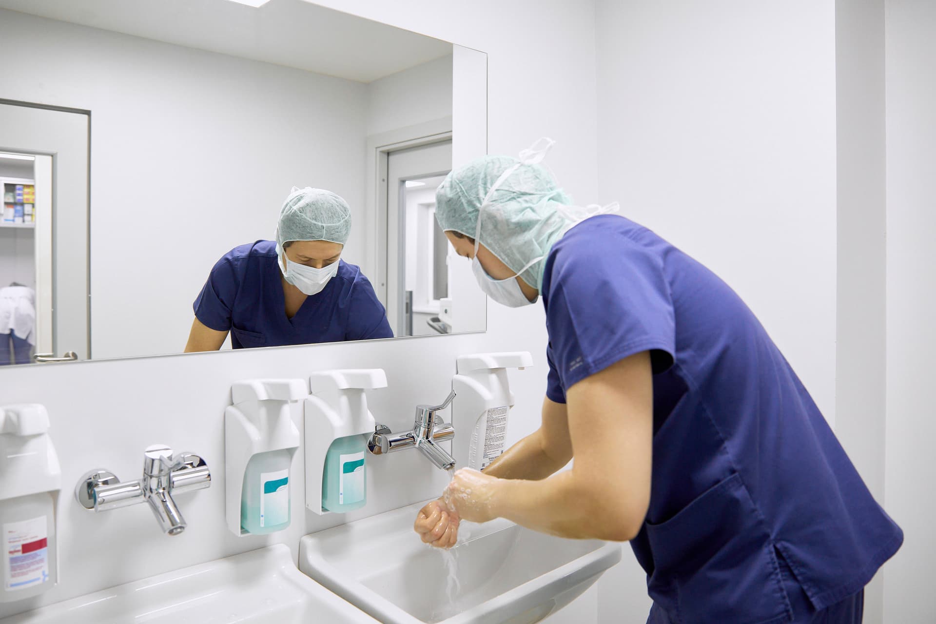 Chef der Kassenärzte will 10 Milliarden sparen – und fordert Verlagerung von Klinik-OPs zu Praxis-Ärzten