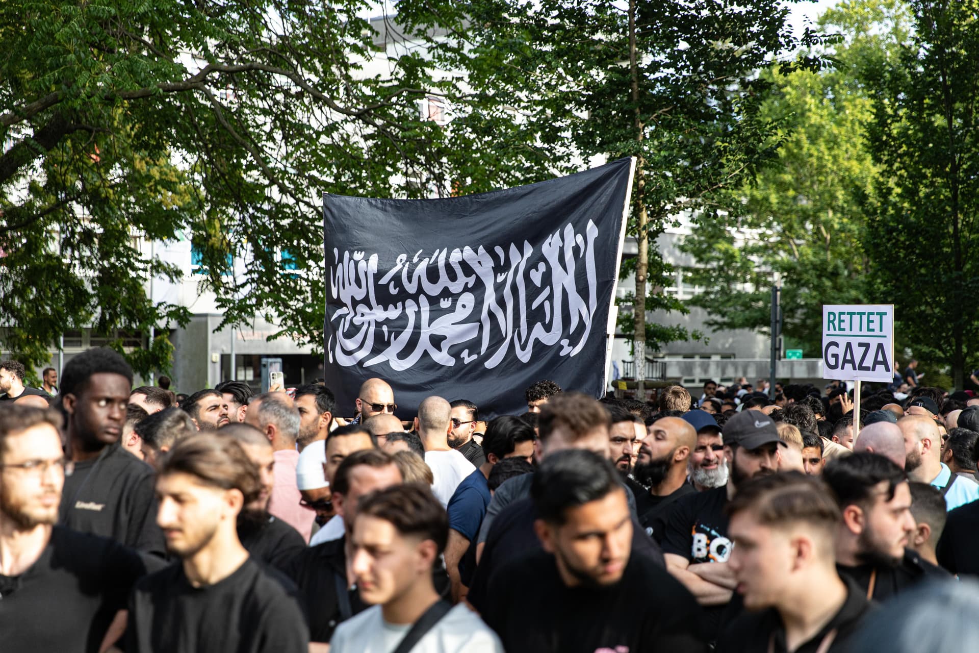 Deutschlands düstere Zukunft: Schon heute fordert die Hälfte junger Muslime einen islamischen Gottesstaat