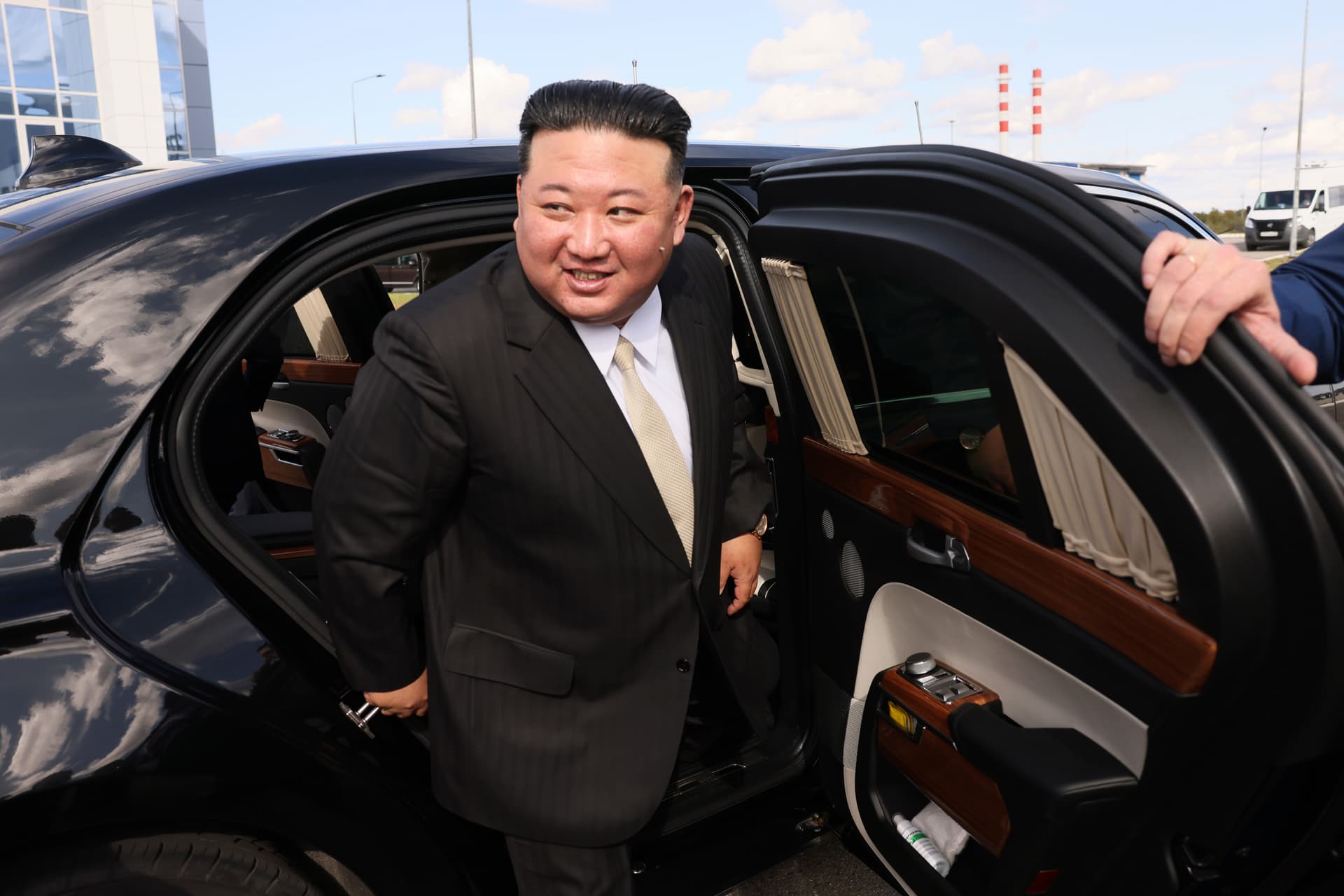 „Für den persönlichen Gebrauch“: Putin schenkt Nordkoreas Machthaber Kim Jong Un ein Auto