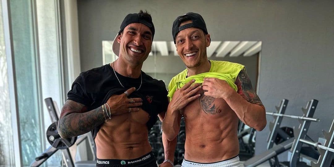 Grauer Wolf und 3 Halbmonde: Mesut Özil bekennt sich mit Tattoo zu türkischem Rechtsextremismus