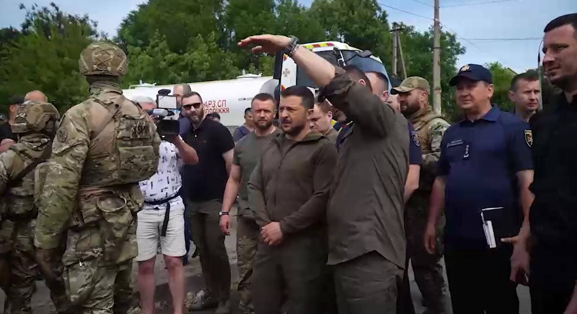 Nach Staudamm-Zerstörung: Selenskyj besucht Flutgebiet in Südukraine