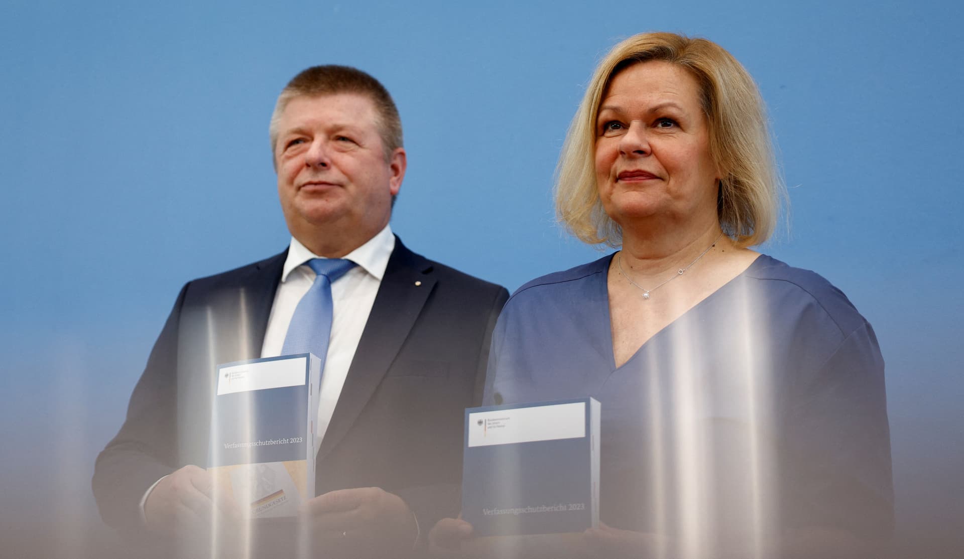 Faeser und Haldenwang stellen Verfassungsschutzbericht vor: „Wir nehmen nicht wahr, dass Bedrohungslage für Muslime entstanden ist, das kann man vernachlässigen“