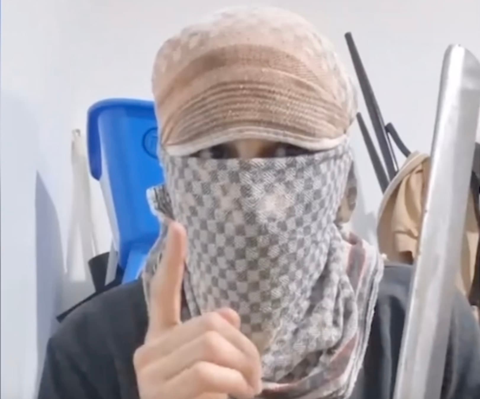 ISIS veröffentlicht Bekennervideo: Hier posiert der Terrorist von Solingen mit einem Schwert!