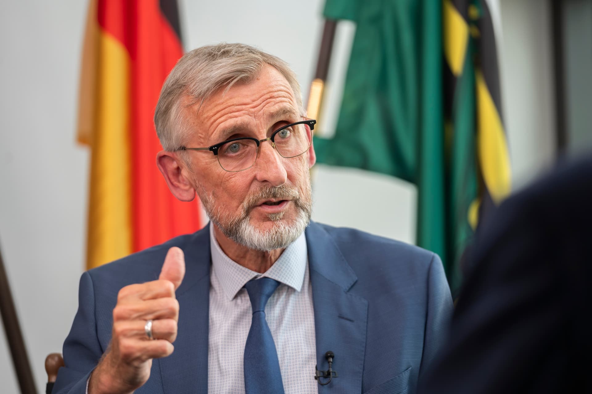 „Die Brandmauer-Diskussion ist zu stumpf geworden“ – Sachsens Innenminister Schuster über die AfD