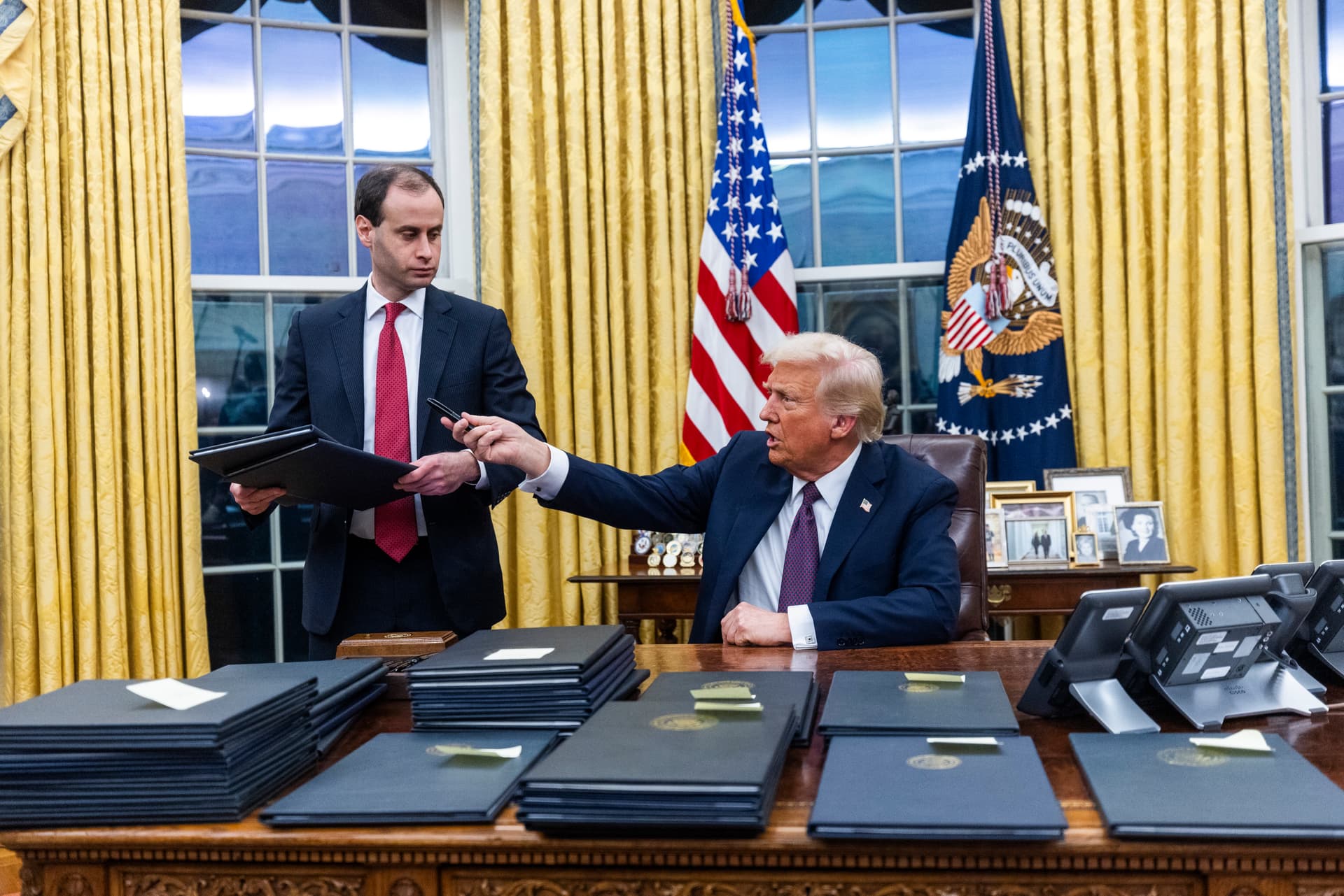 Grenzen dicht, nur zwei Geschlechter, billige Energie und keine Zensur: Wäre das Trump-Programm auch in Deutschland möglich?