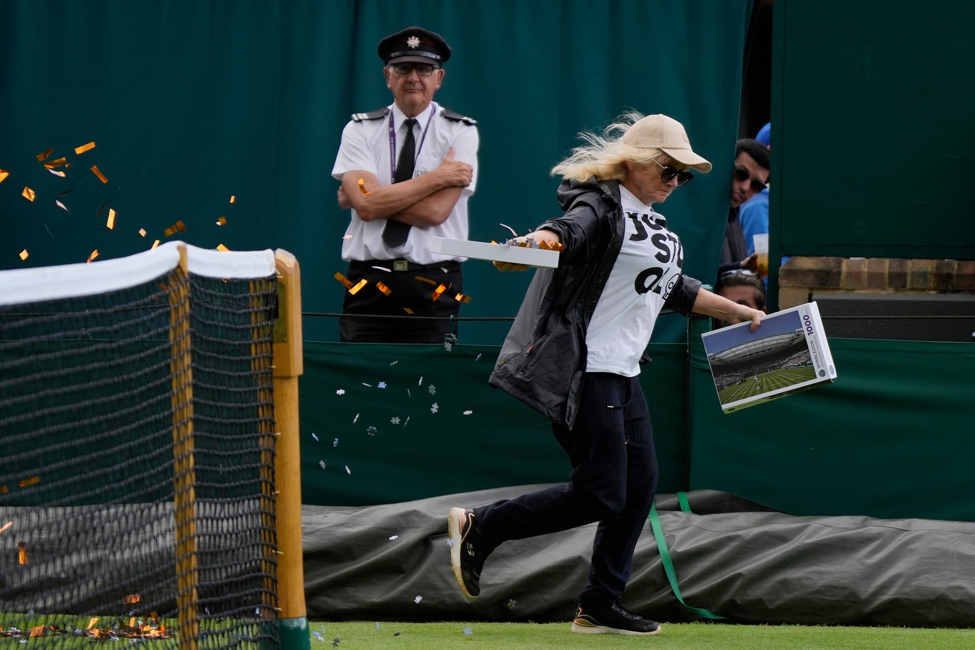 Konfetti und Platzsturm: Klima-Aktivisten stören Wimbledon-Match