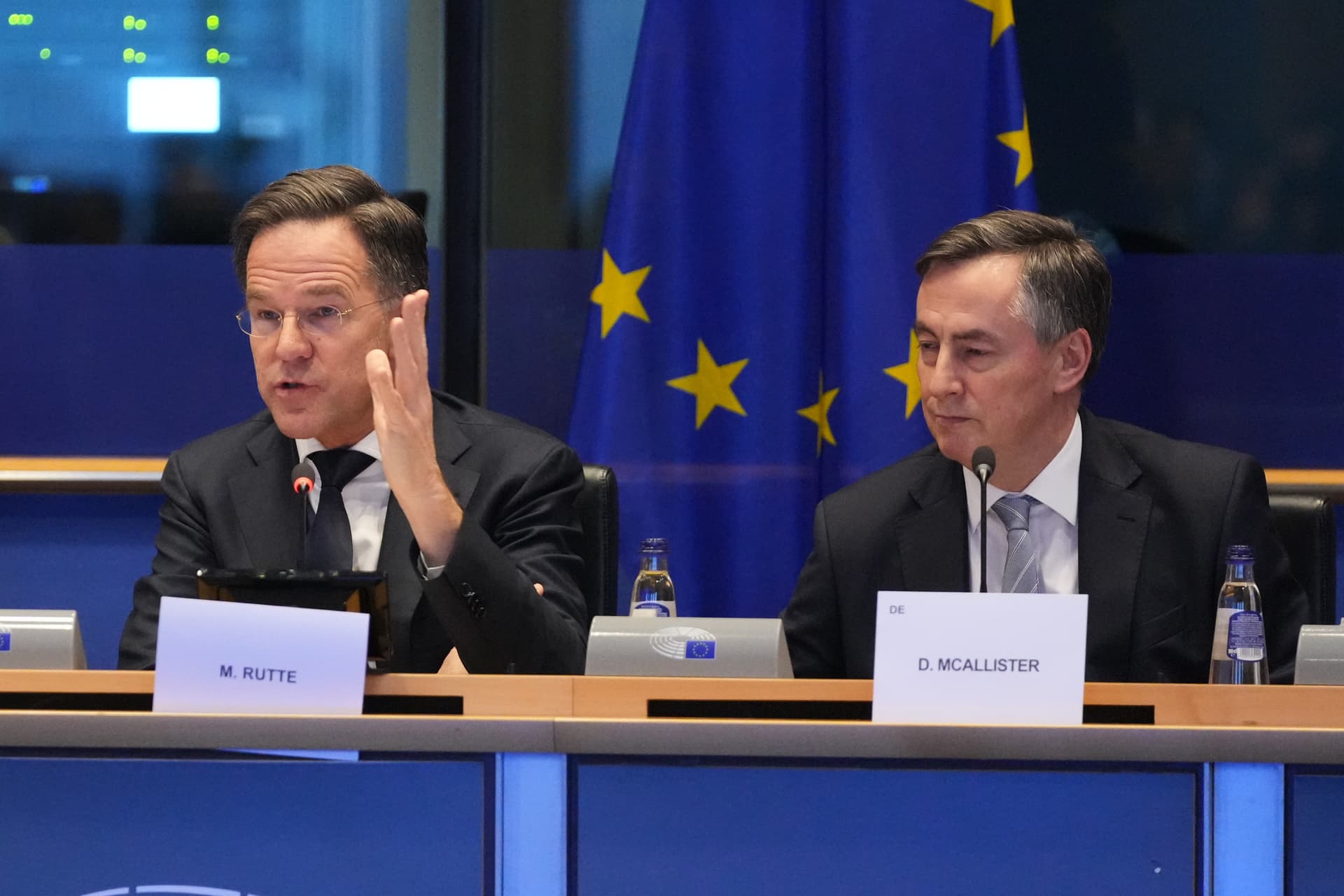 NATO-Generalsekretär: „Falls jemand hier glaubt, Europa könnte sich selbst verteidigen, dann träumt weiter!“