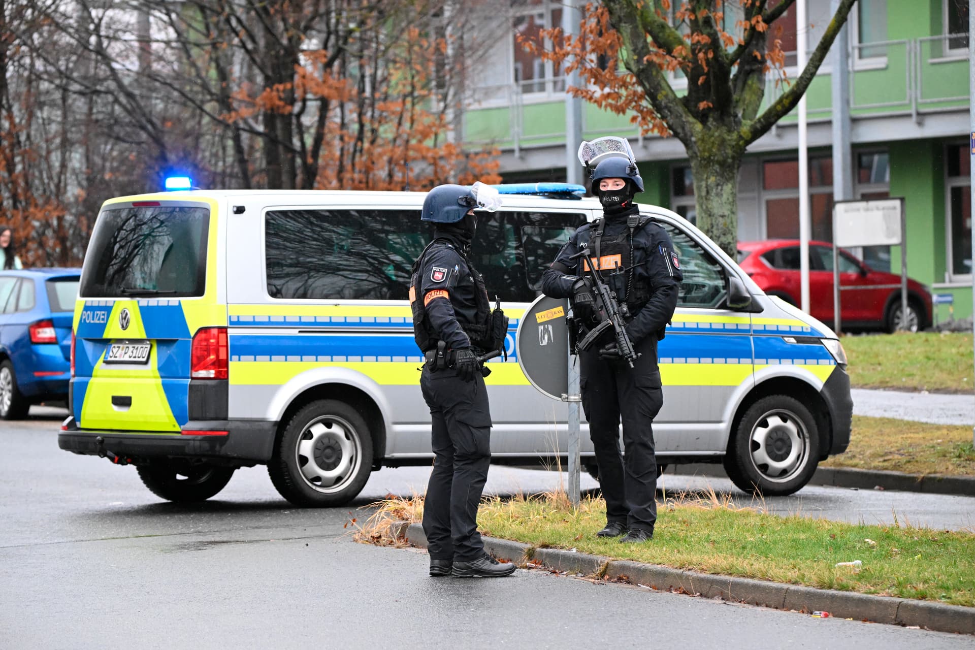 Person mit Waffe gesichtet: Großeinsatz der Polizei an Berufsschule in Salzgitter