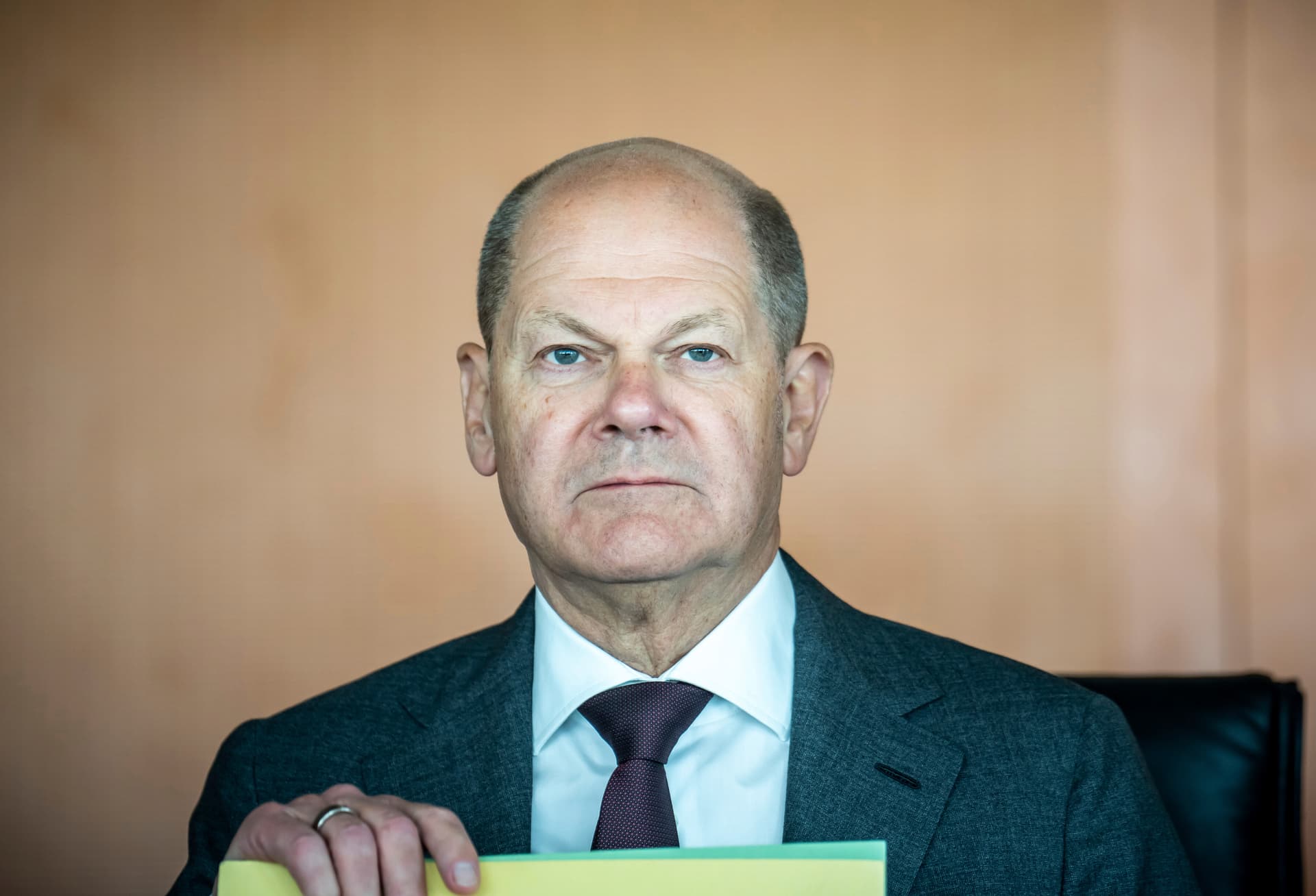 Flüchtlingsgipfel im Kanzleramt: Knallhart-Scholz in Wahrheit Trödel-Olaf