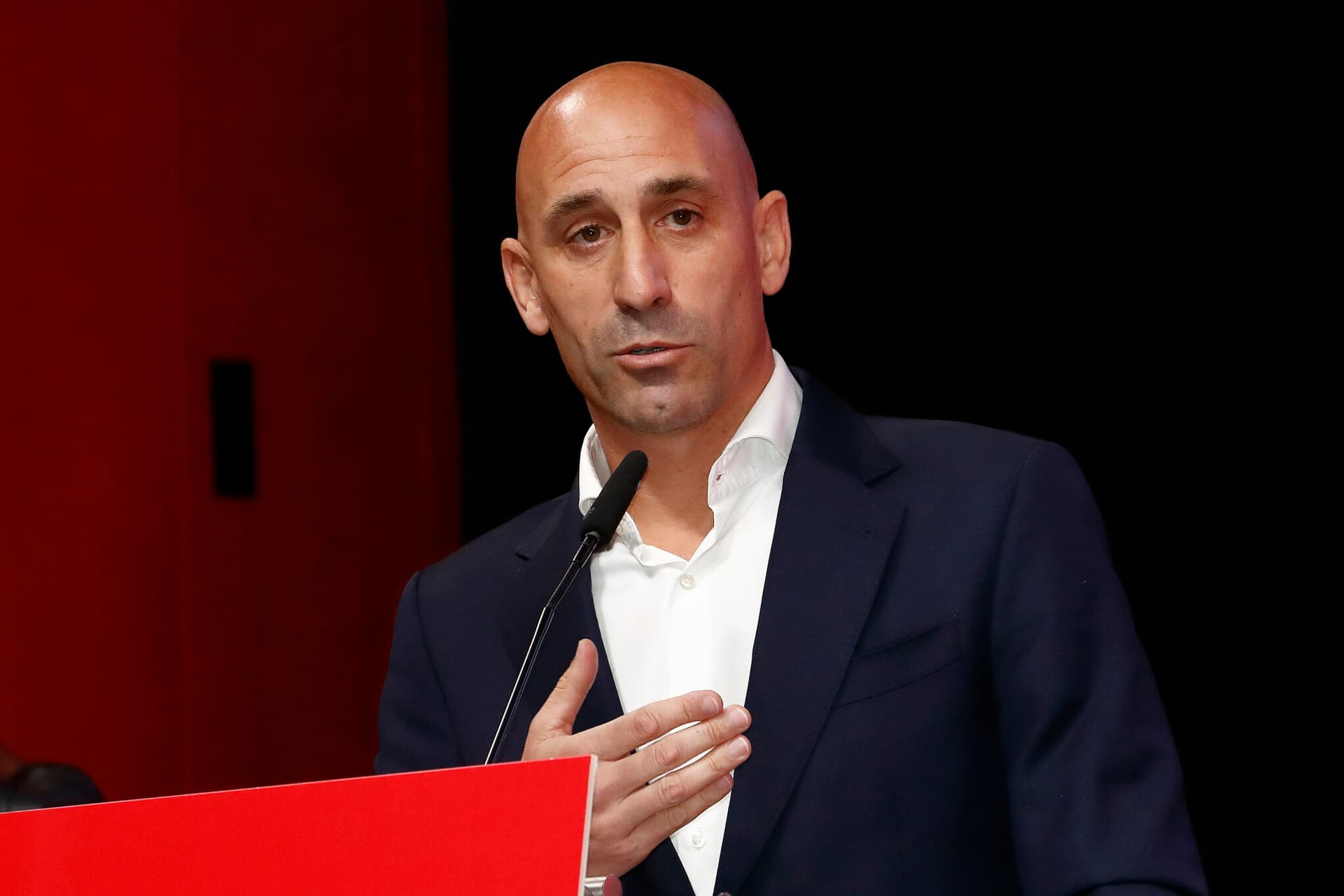 Nach Kuss-Affäre bei Frauen-WM: Spanien-Funktionär Rubiales tritt zurück