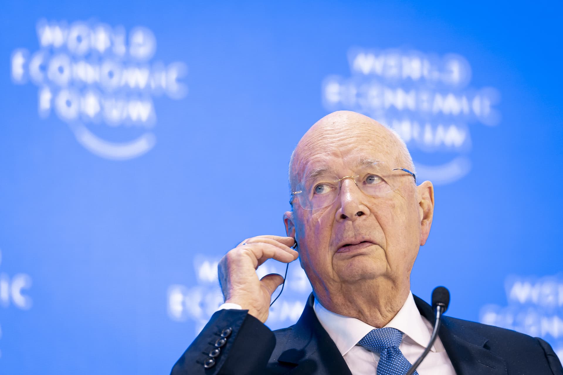Vorwürfe gegen WEF-Gründer: Whistleblower werfen Klaus Schwab Machtmissbrauch und Luxusreisen vor