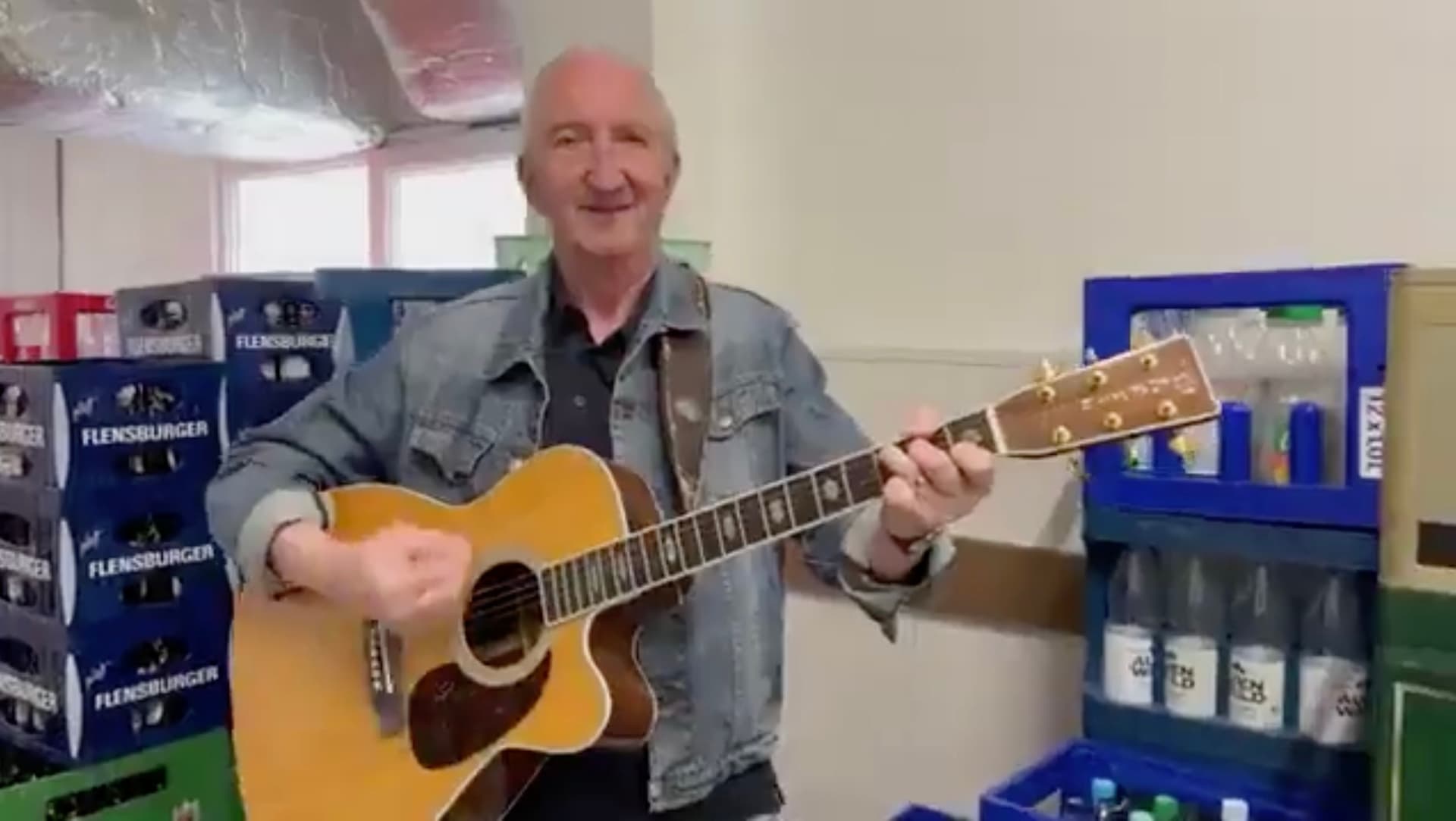Mike Krüger dichtet Nummer 1-Hit um: „An Plastikdeckeln, da ist jetzt ein Nippel dran ...“