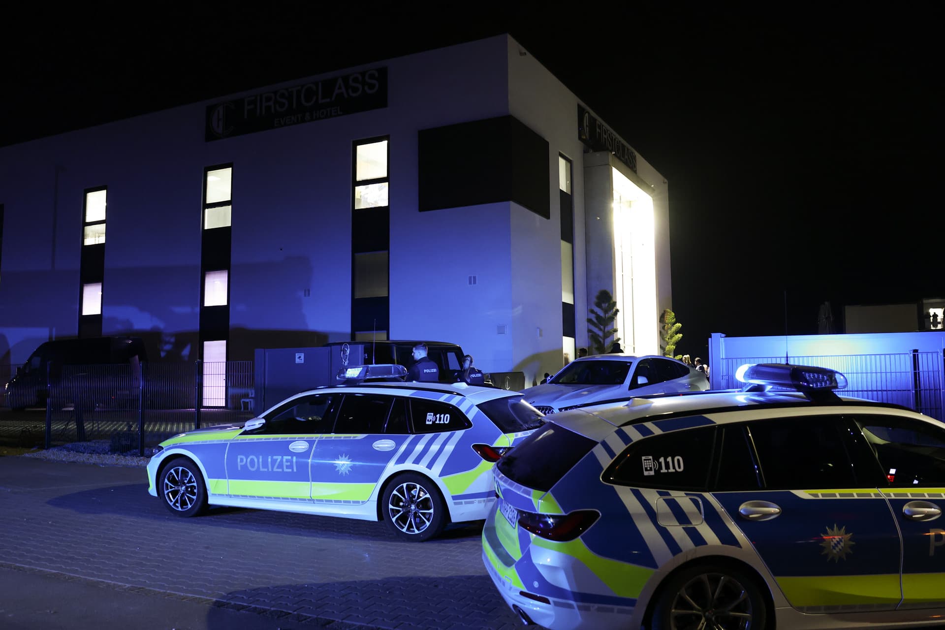 Schüsse auf Hochzeitsparty: Mutmaßlicher Schütze von Fürth stellt sich Behörden – Opfer gestorben