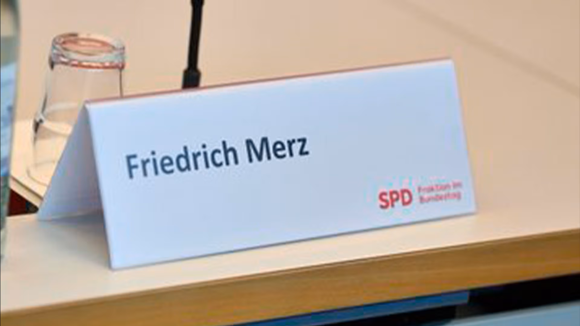Wie sich der Kanzler vor der SPD-Fraktion demütigte