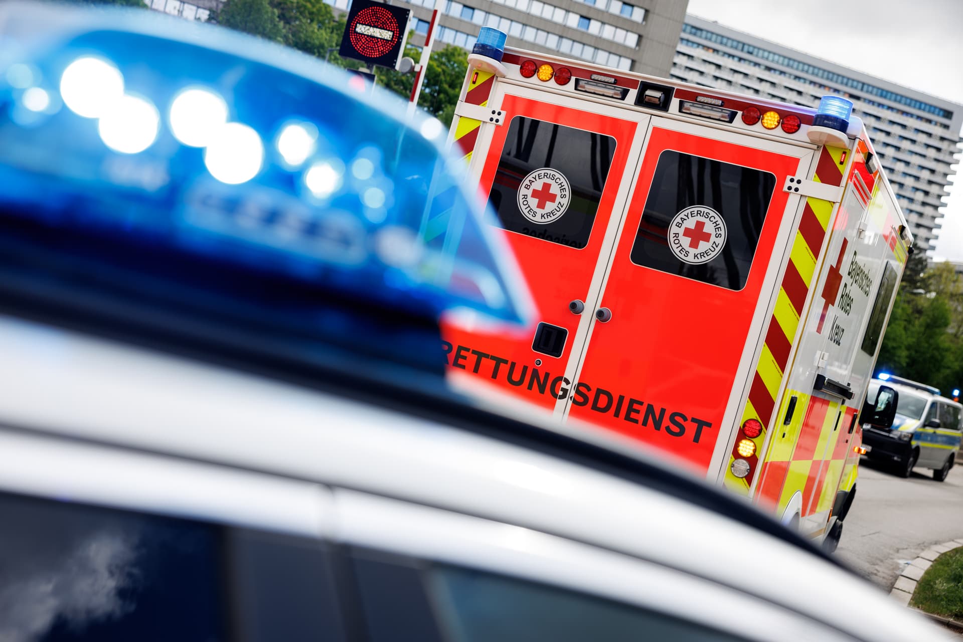Auto-Anschlag auf zwei Jungs, einer schwer verletzt: Seit sechs Monaten „unterliegt Herkunft des Täters den Ermittlungen“