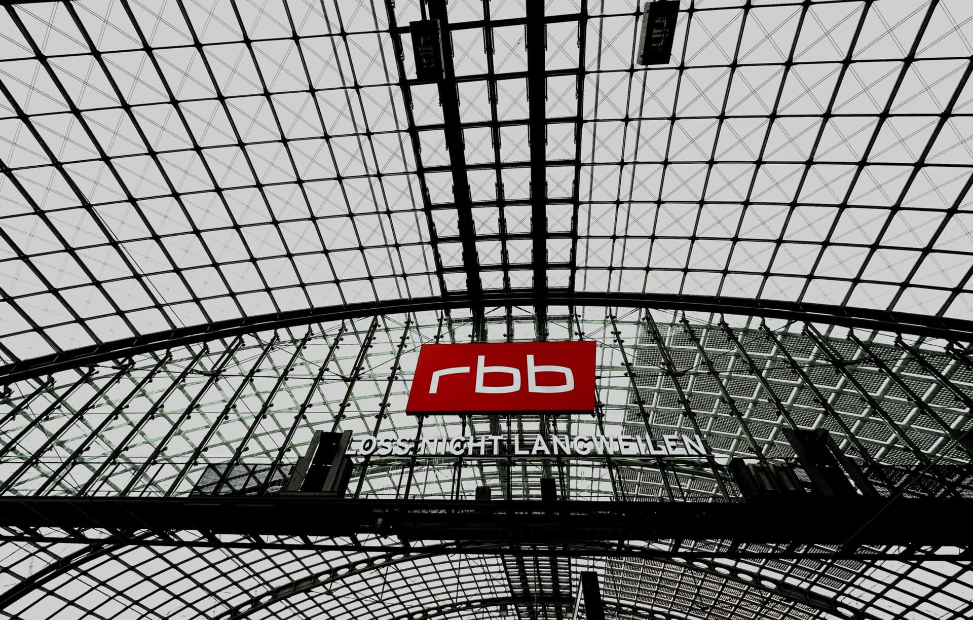Nur weil Ex-Host den Arbeitgeber wechselte: rbb verschwendet horrende Gebührengelder für Serien-Neudreh