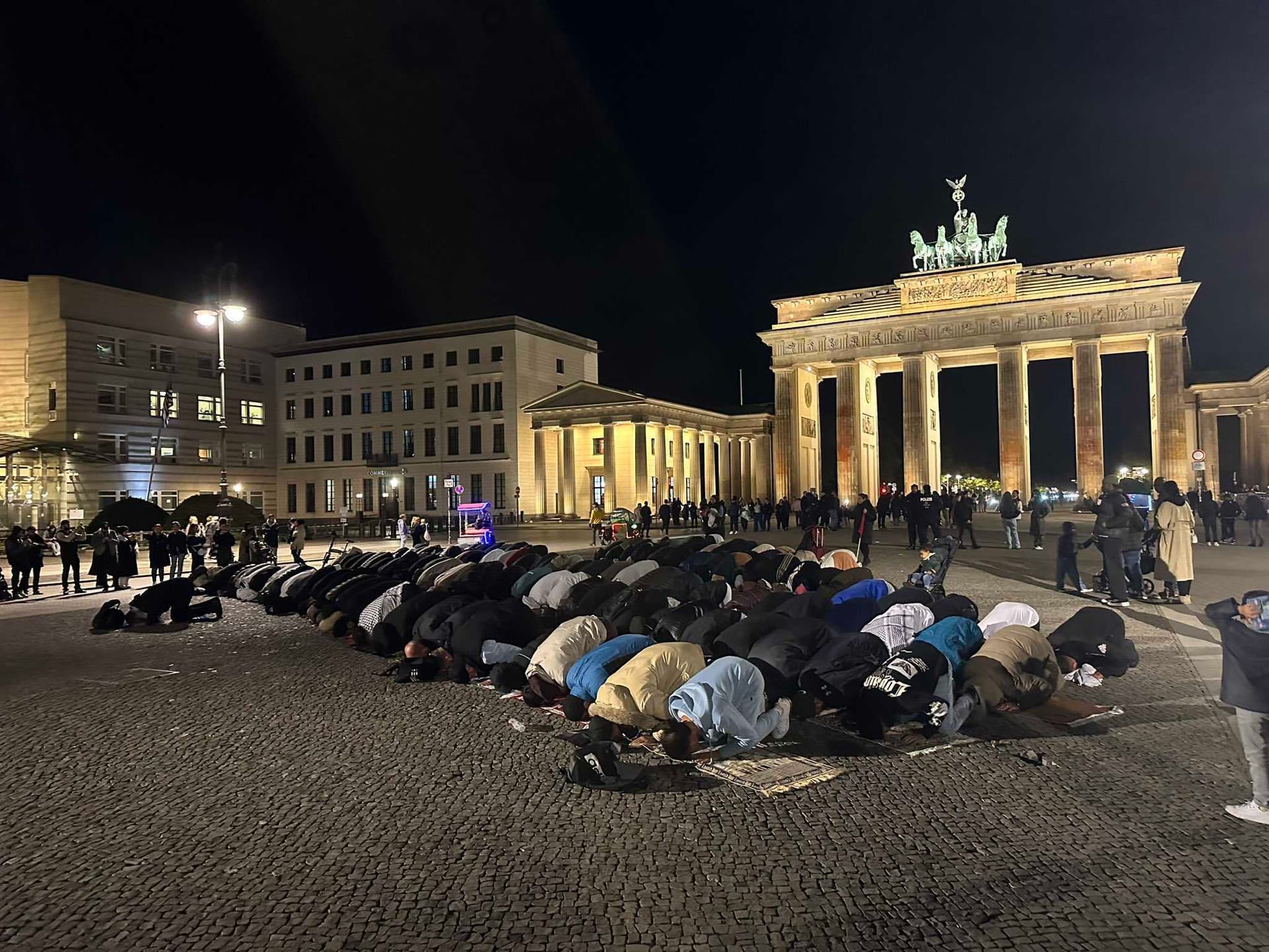 Islamisten beten vor dem Brandenburger Tor: Das ist nicht mehr unser Land