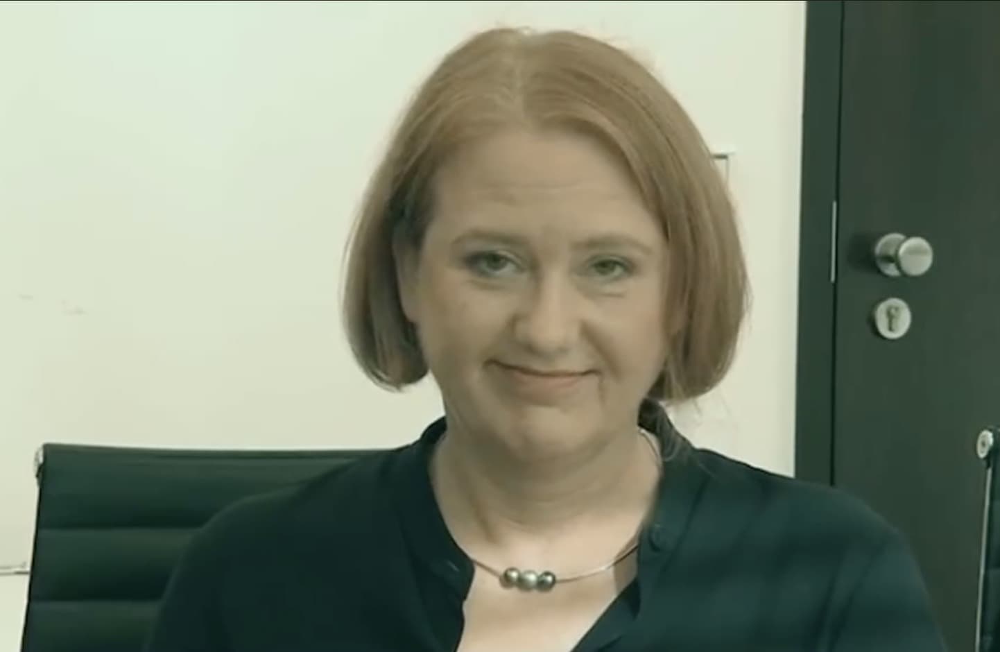 Irres Video! Ministerin Paus grinst nur debil, als es um Israel geht