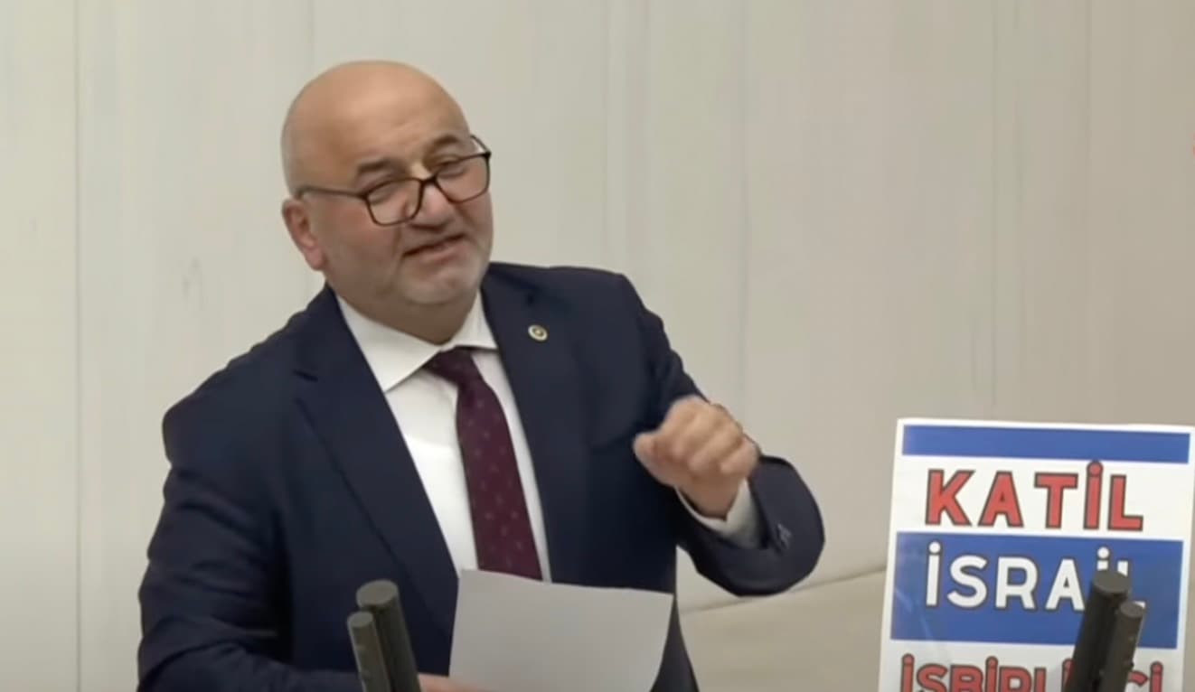 Er kritisierte Israel und brach zusammen! Türkischer Politiker stirbt an einem Herzinfarkt
