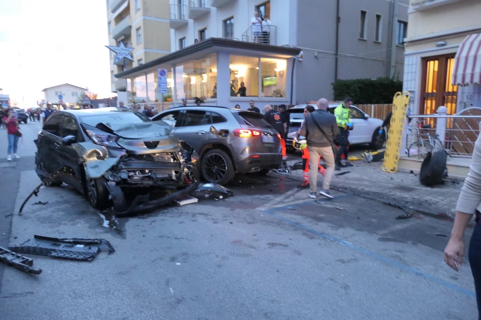 Auto rast in der Toskana zwei deutsche Schülerinnen (18,19) tot!