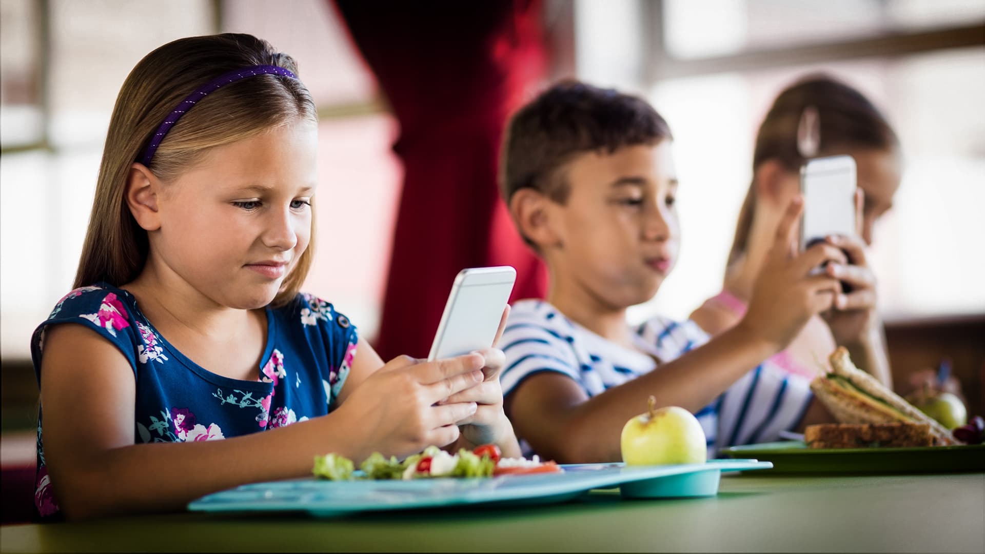 Vorsicht, was Sie zuhause sagen ... Verfassungsschutz fordert Schulkinder auf, „rechte Inhalte zu melden“