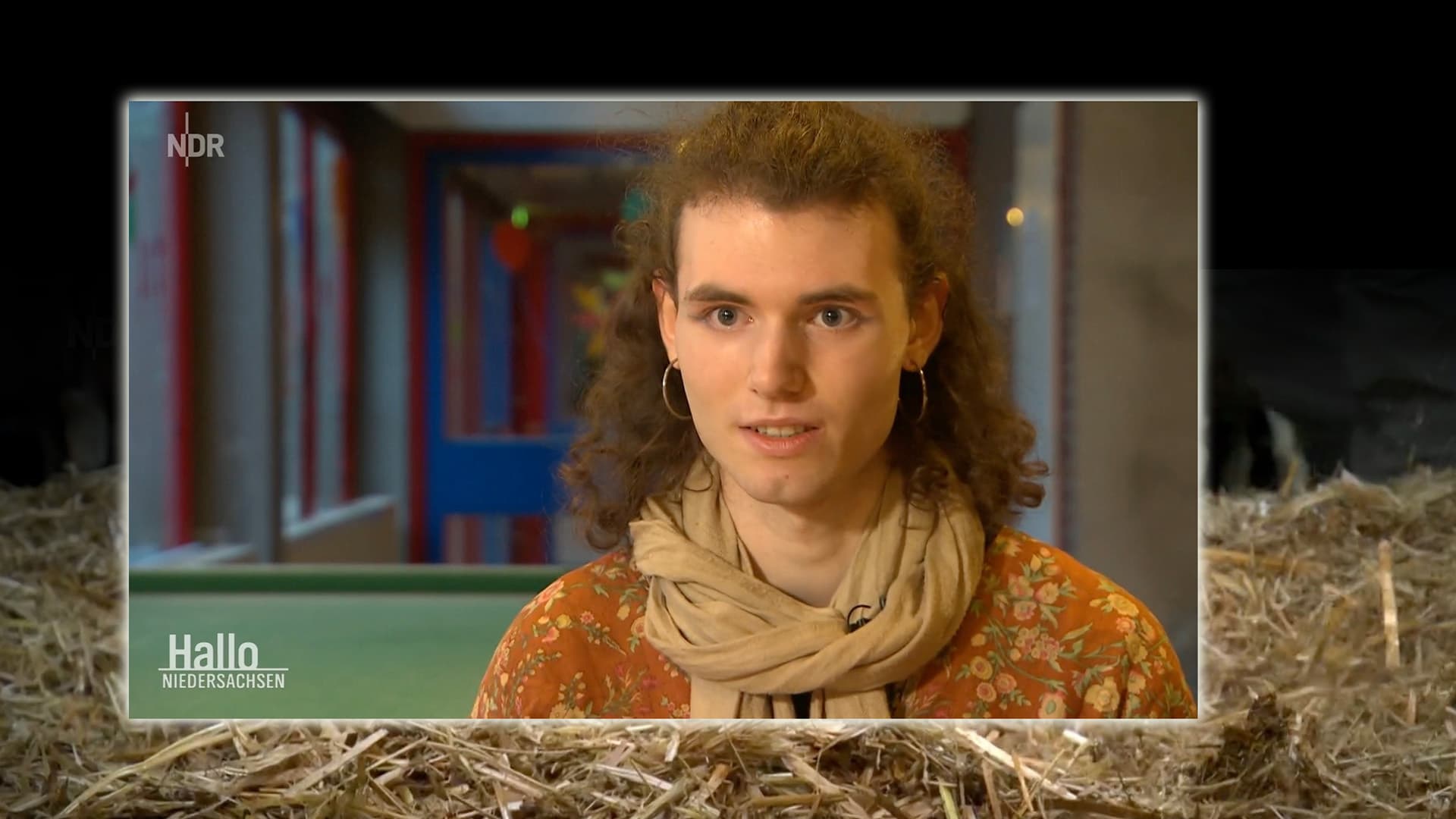 Propaganda im Regionalfernsehen: Wenn die Trans-Frau hinterm Kuhstall klagt