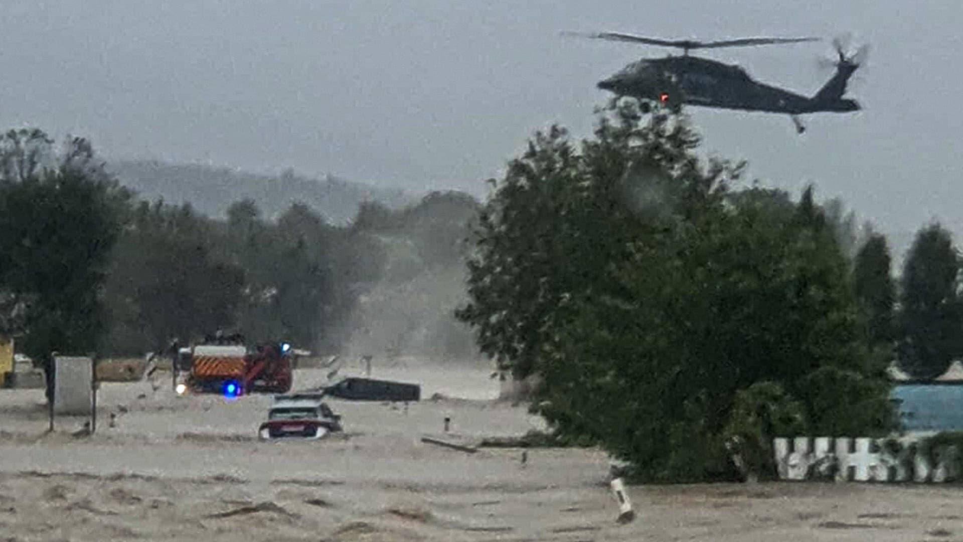 Katastrophenalarm in Österreich: Wien kämpft gegen Überflutungen, ein Feuerwehrmann stirbt