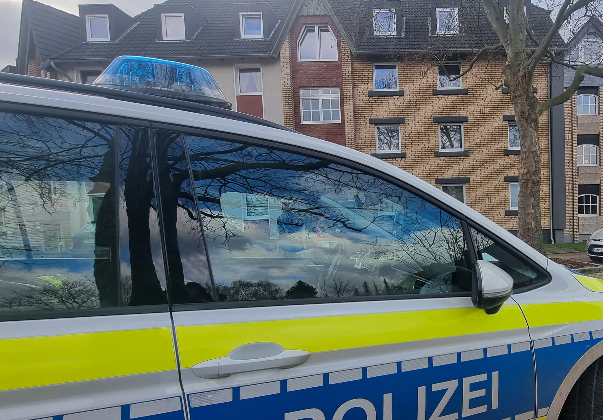 Schreckliches Drama in Hamburg: Junge (6) stürzt aus Fenster und stirbt