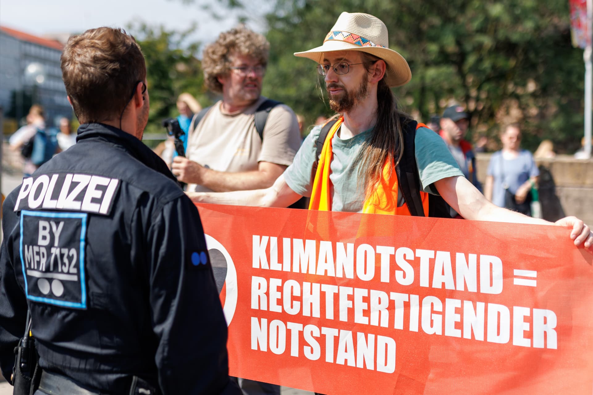 „Letzte Generation“ hält Vortrag vor angehenden Polizisten – die applaudieren