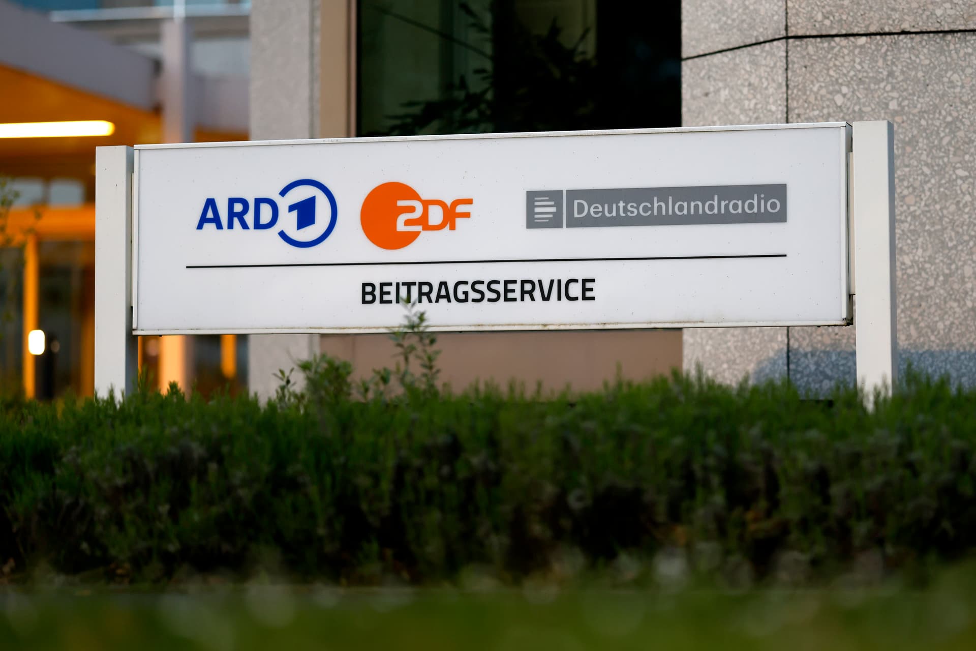 Beben für die Öffentlich-Rechtlichen: Bundesverwaltungsgericht entscheidet, ob man Zwangs-Gebühren verweigern darf, wenn ARD und ZDF Auftrag verfehlen!