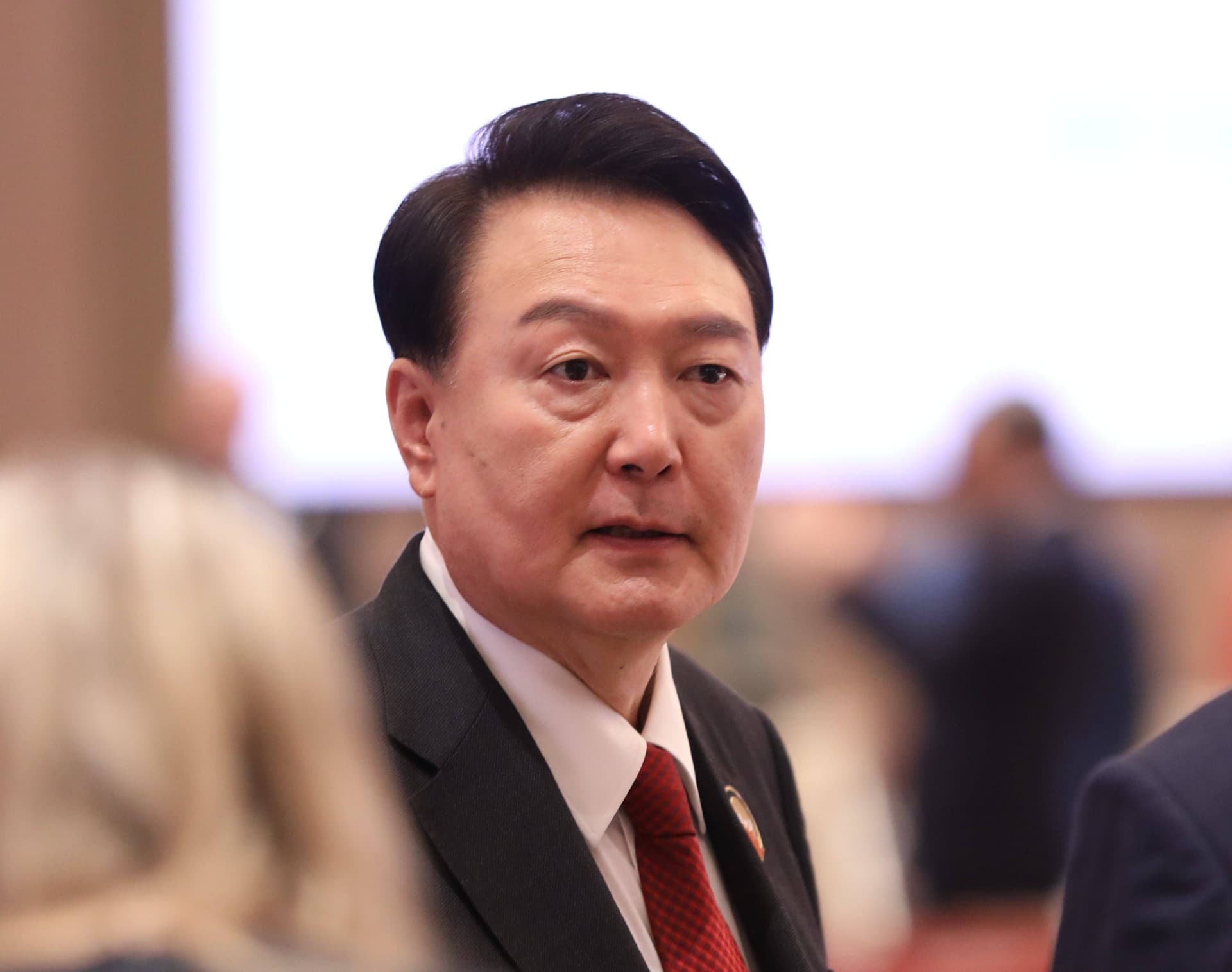 Südkoreas Präsident Yoon ruft Kriegsrecht aus
