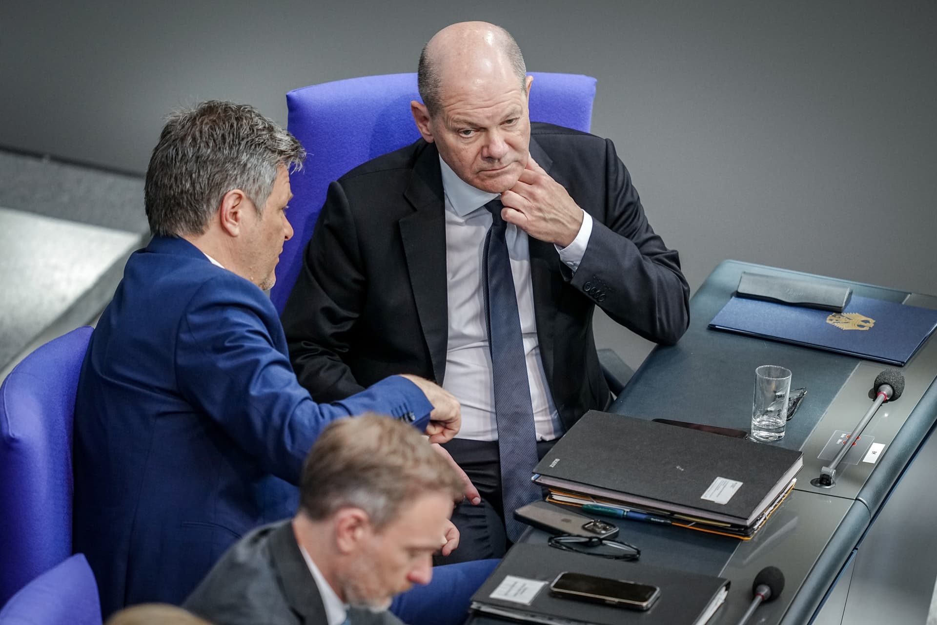 Umfrage-Klatsche: ALLE Ampel-Parteien sacken ab!