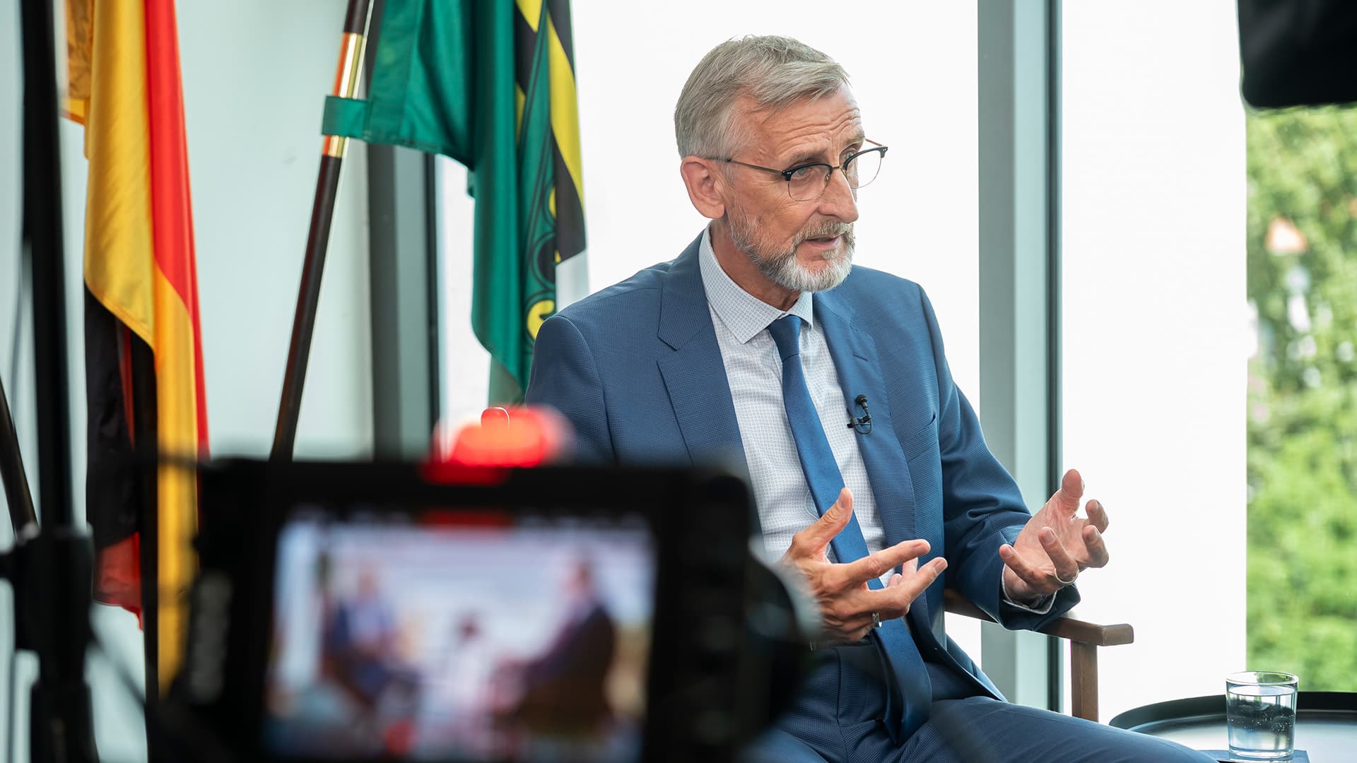 Wessi-Minister Schuster: „Die Sachsen haben keinen Political-Correctness-Filter vorm Maul“
